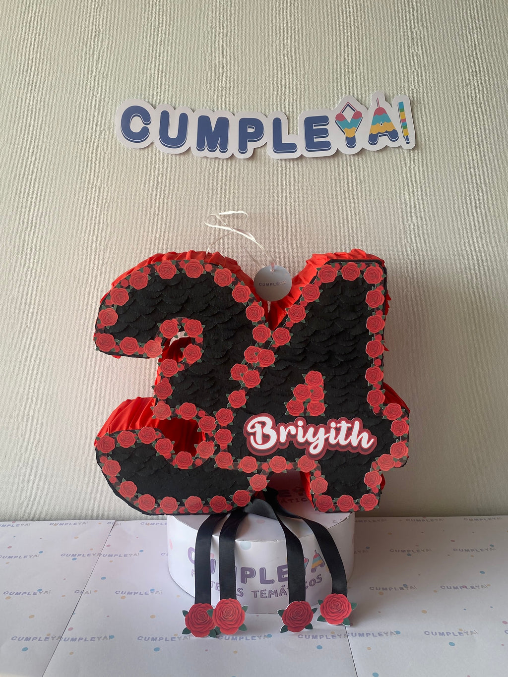 PIÑATA NUMERO 34 DE FLORES ROJO Y NEGRO 40CM PREMIUM
