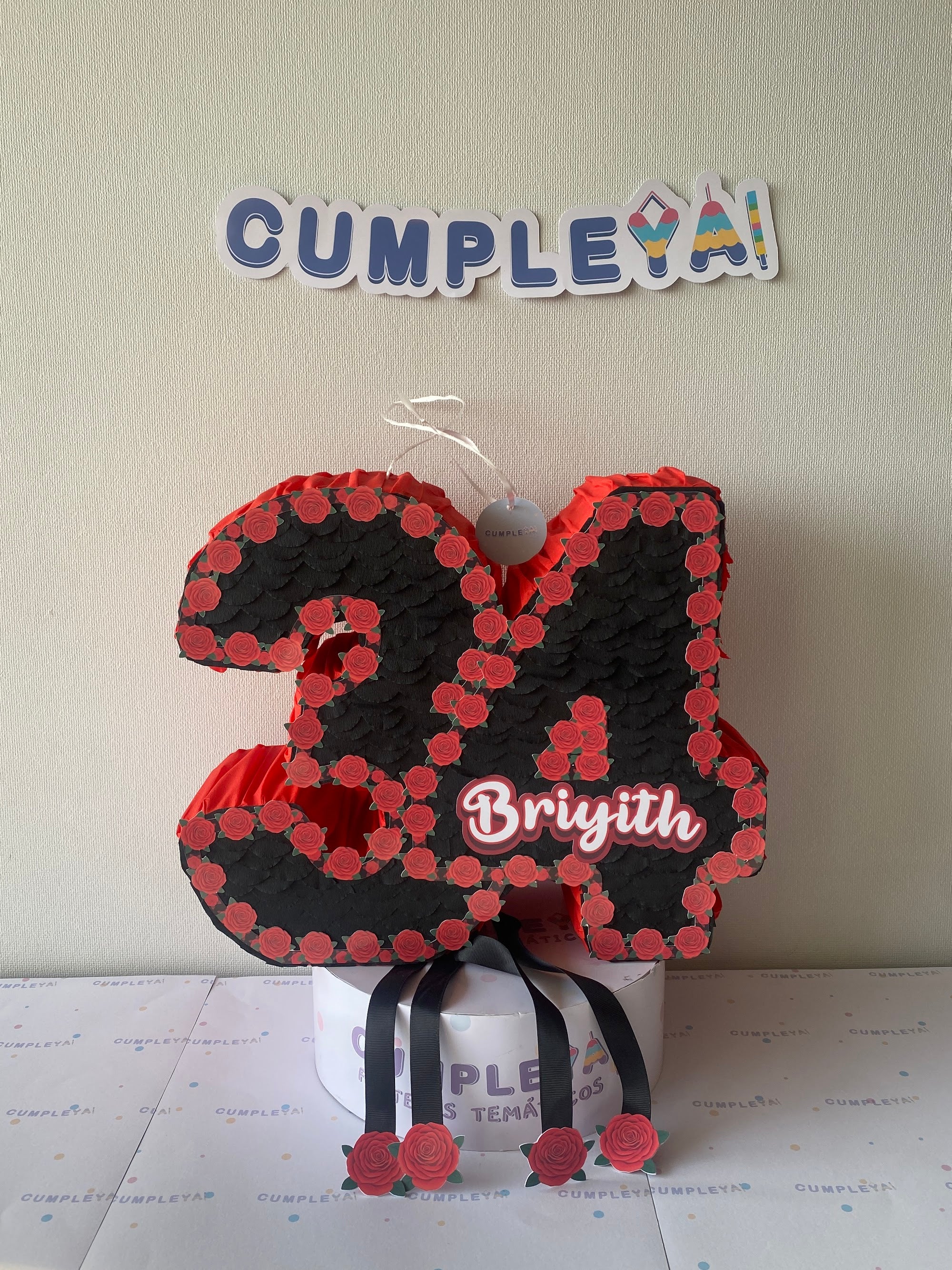 PIÑATA NUMERO 34 DE FLORES ROJO Y NEGRO 40CM PREMIUM