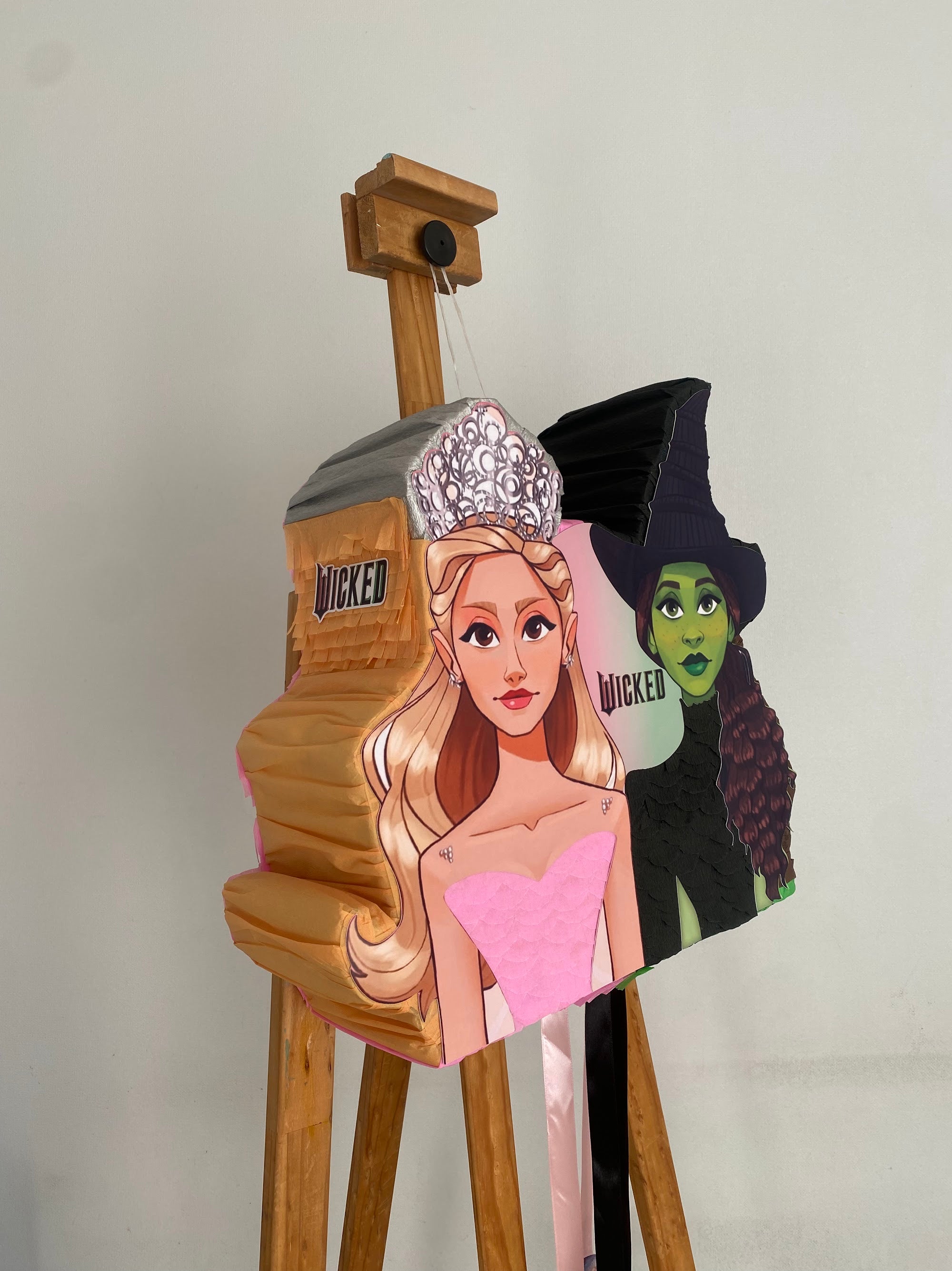 PIÑATA WICKED 40CM PREMIUM