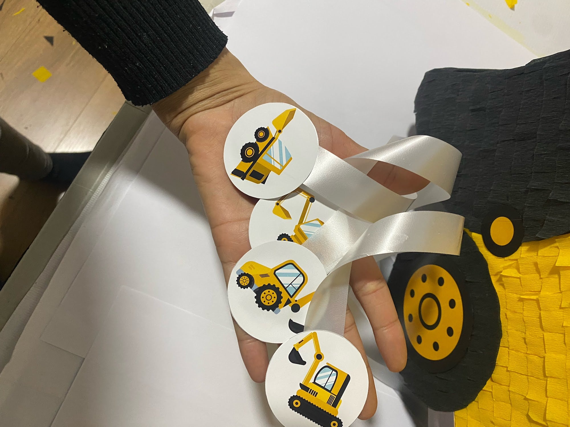 PIÑATA CAMIÓN PALA 40CM PREMIUM