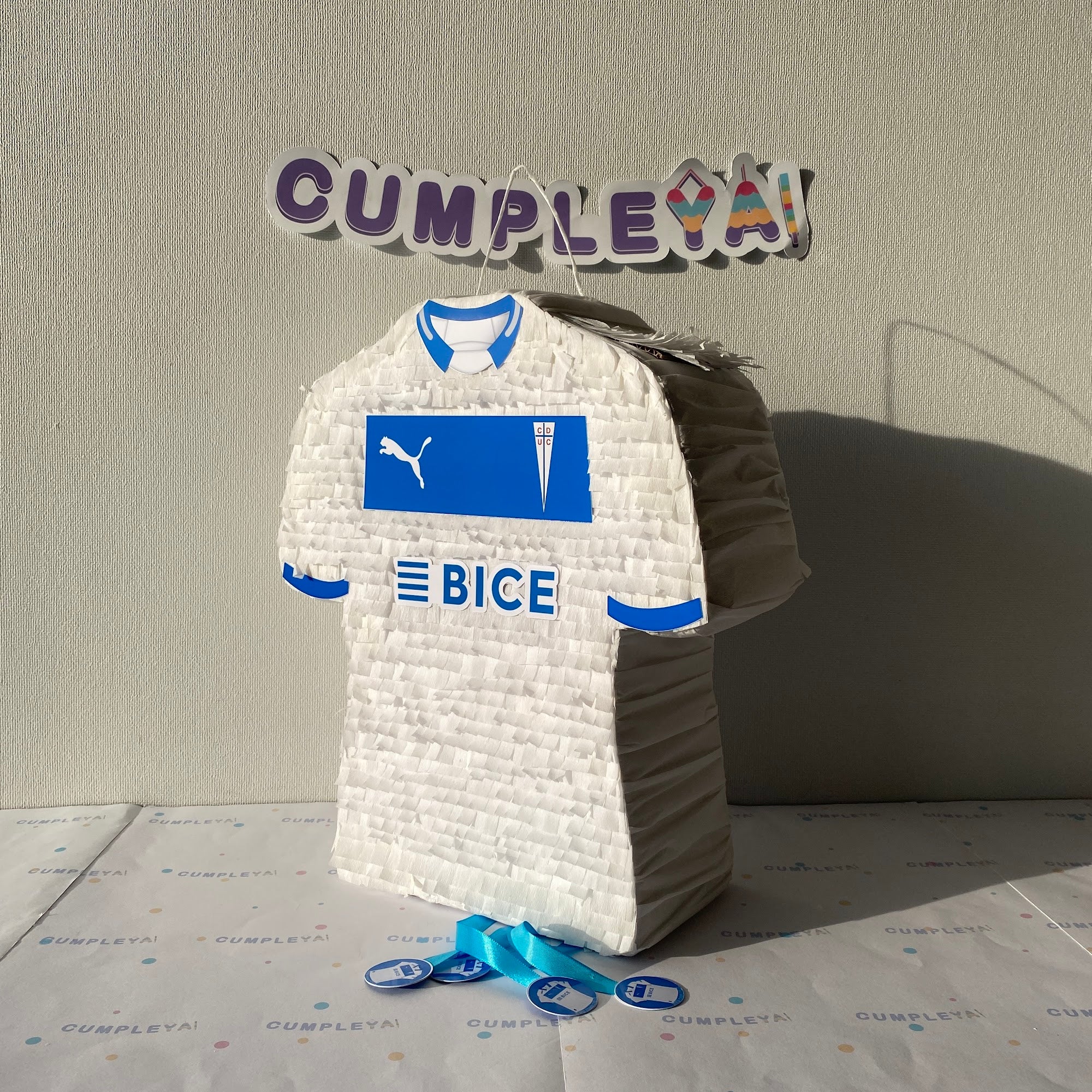 PIÑATA CAMISETA UNIVERSIDAD CATÓLICA 40CM PREMIUM