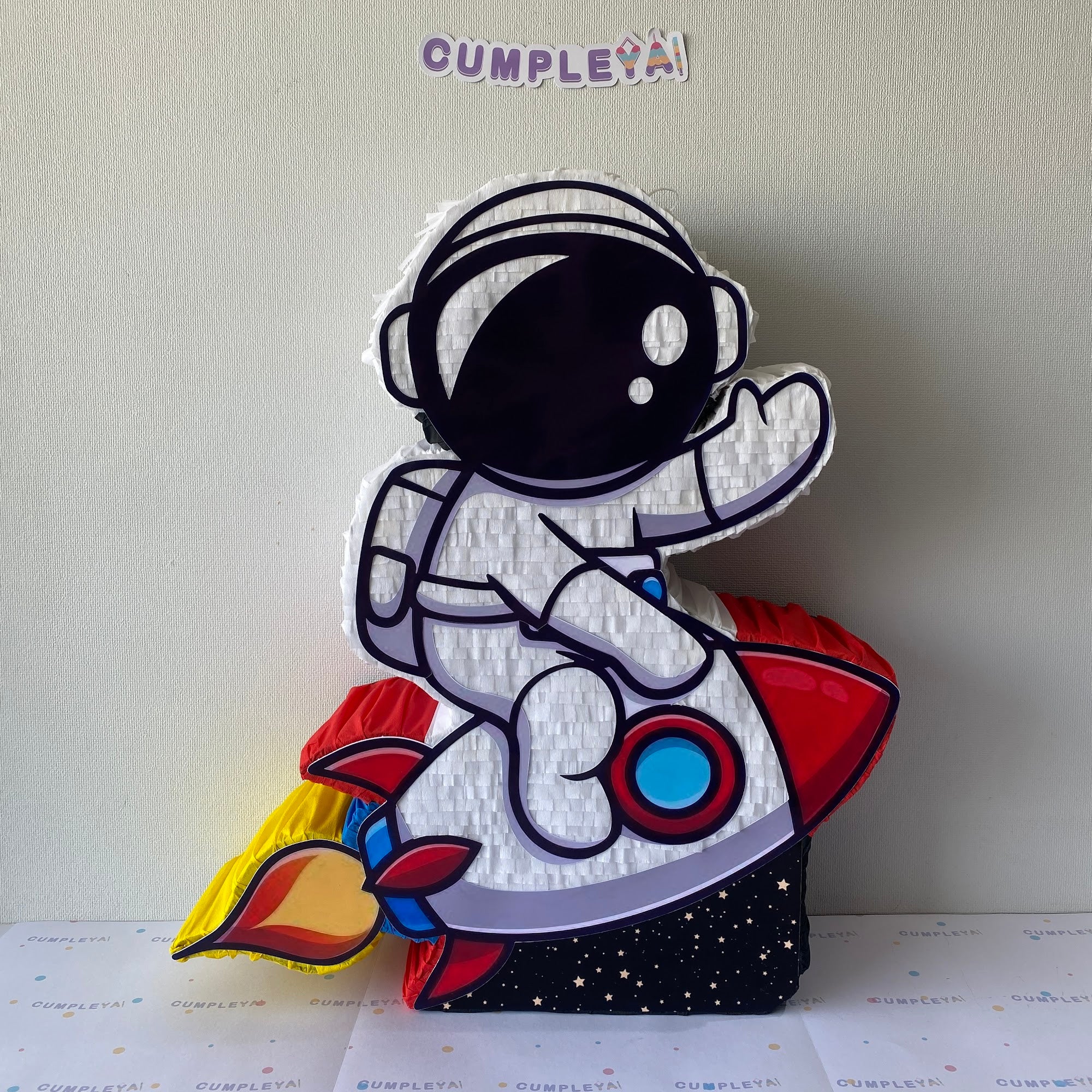 PIÑATA ASTRONAUTA CON COHETE 60CM PREMIUM
