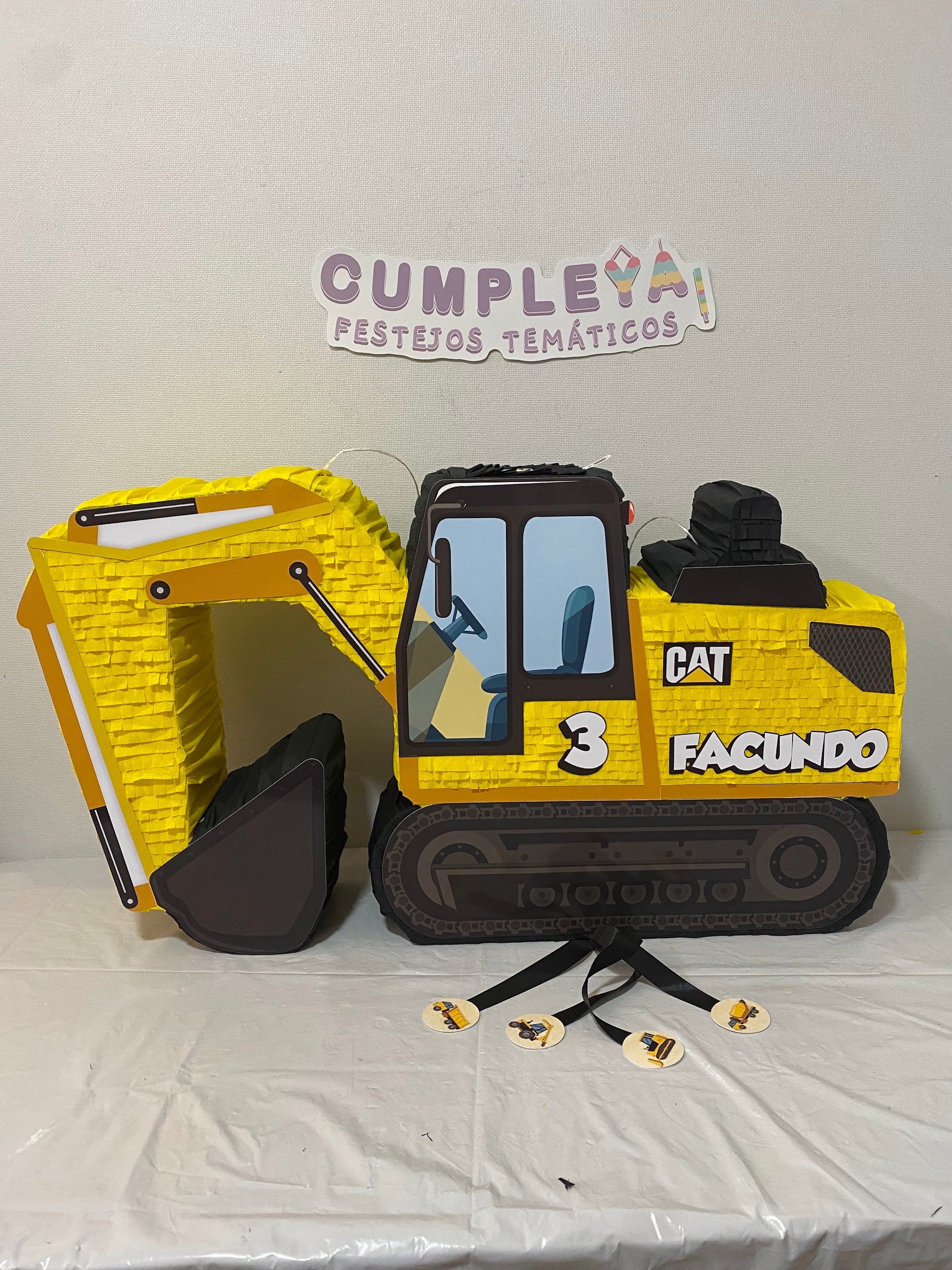 PIÑATA CAMIÓN EXCAVADORA CAT 60CM PREMIUM