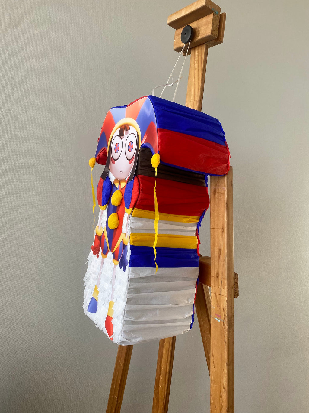 PIÑATA POMNI CIRCO DIGITAL 40CM PREMIUM