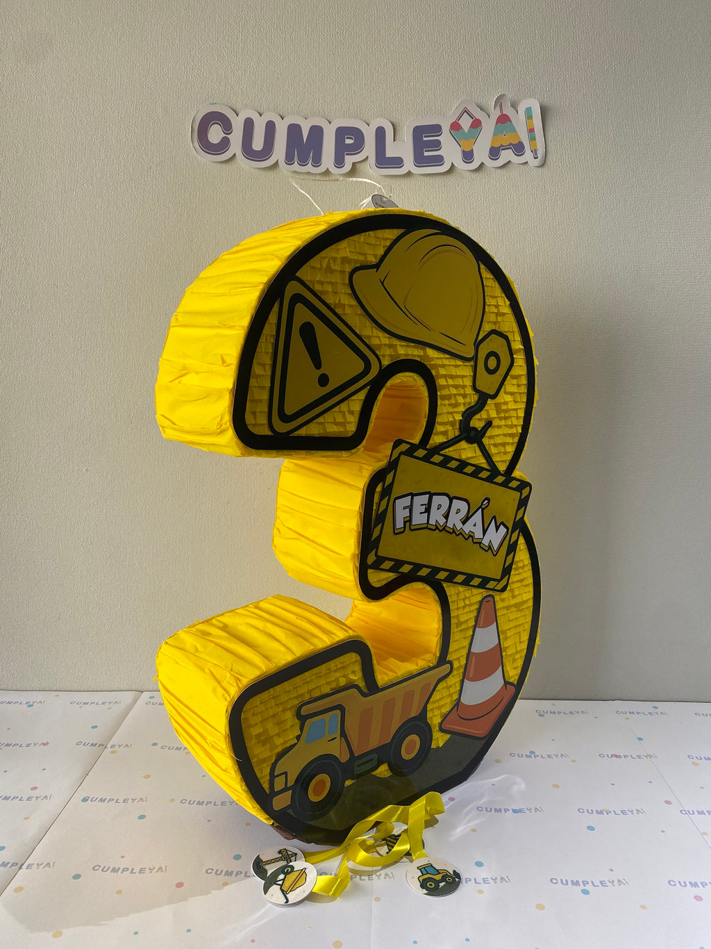 PIÑATA NUMERO 3 CAMIONES DE CONSTRUCCIÓN 60CM PREMIUM