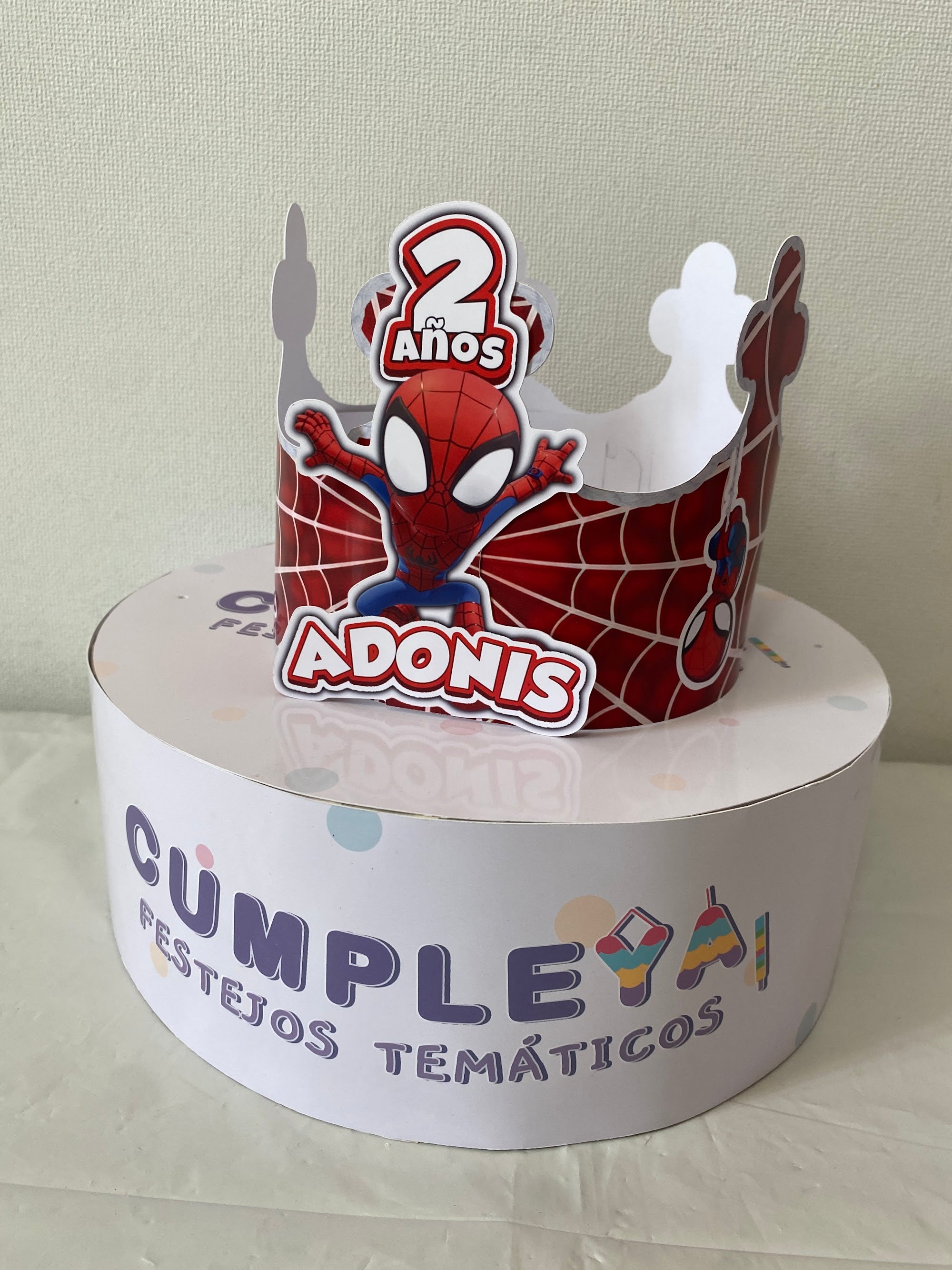 CORONA SPIDEY FONDO ROJO 62X14CM