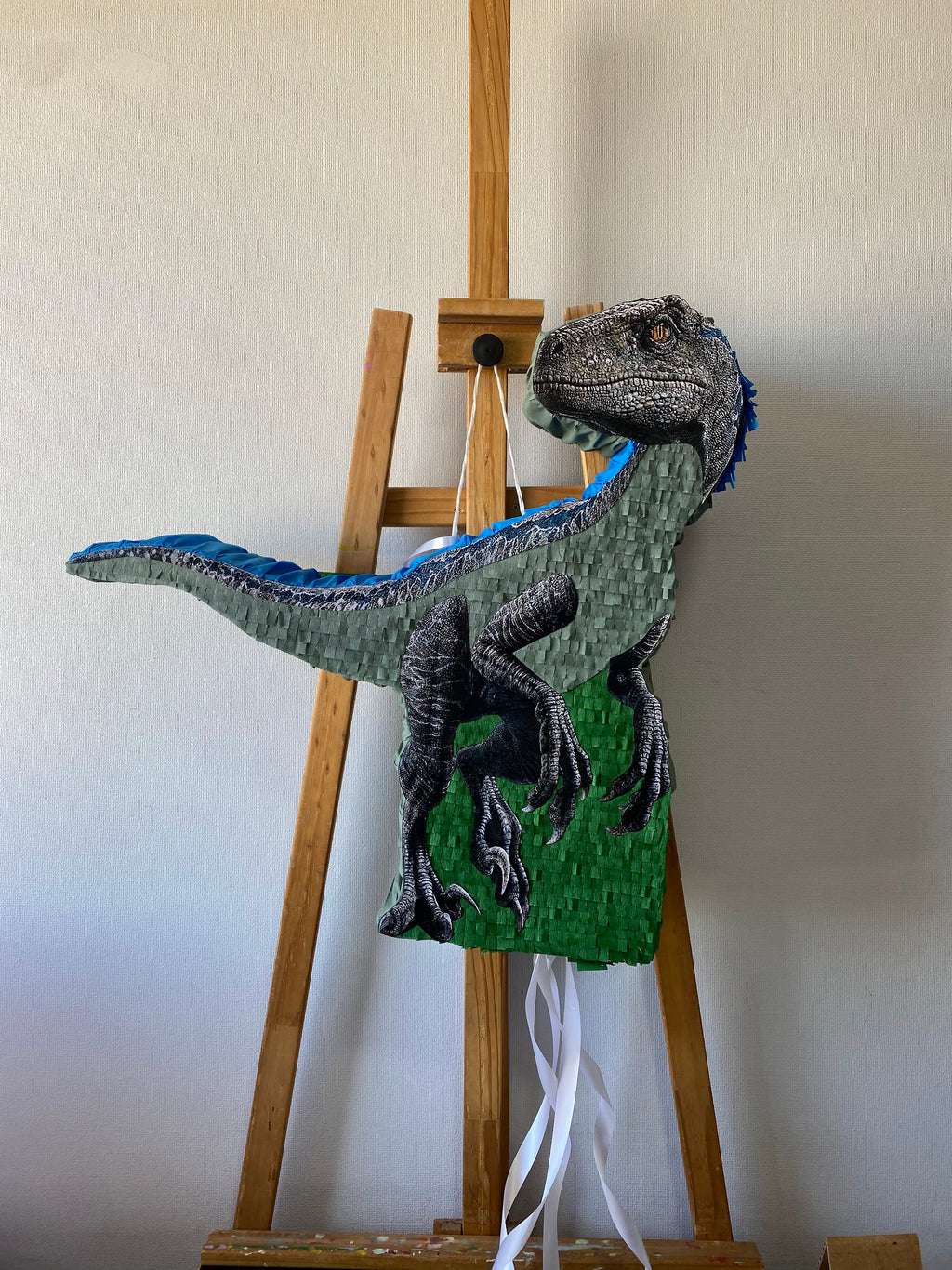 PIÑATA BLUE THE VELOCIRAPTOR DE JURASSIC WORLD 60CM PREMIUM