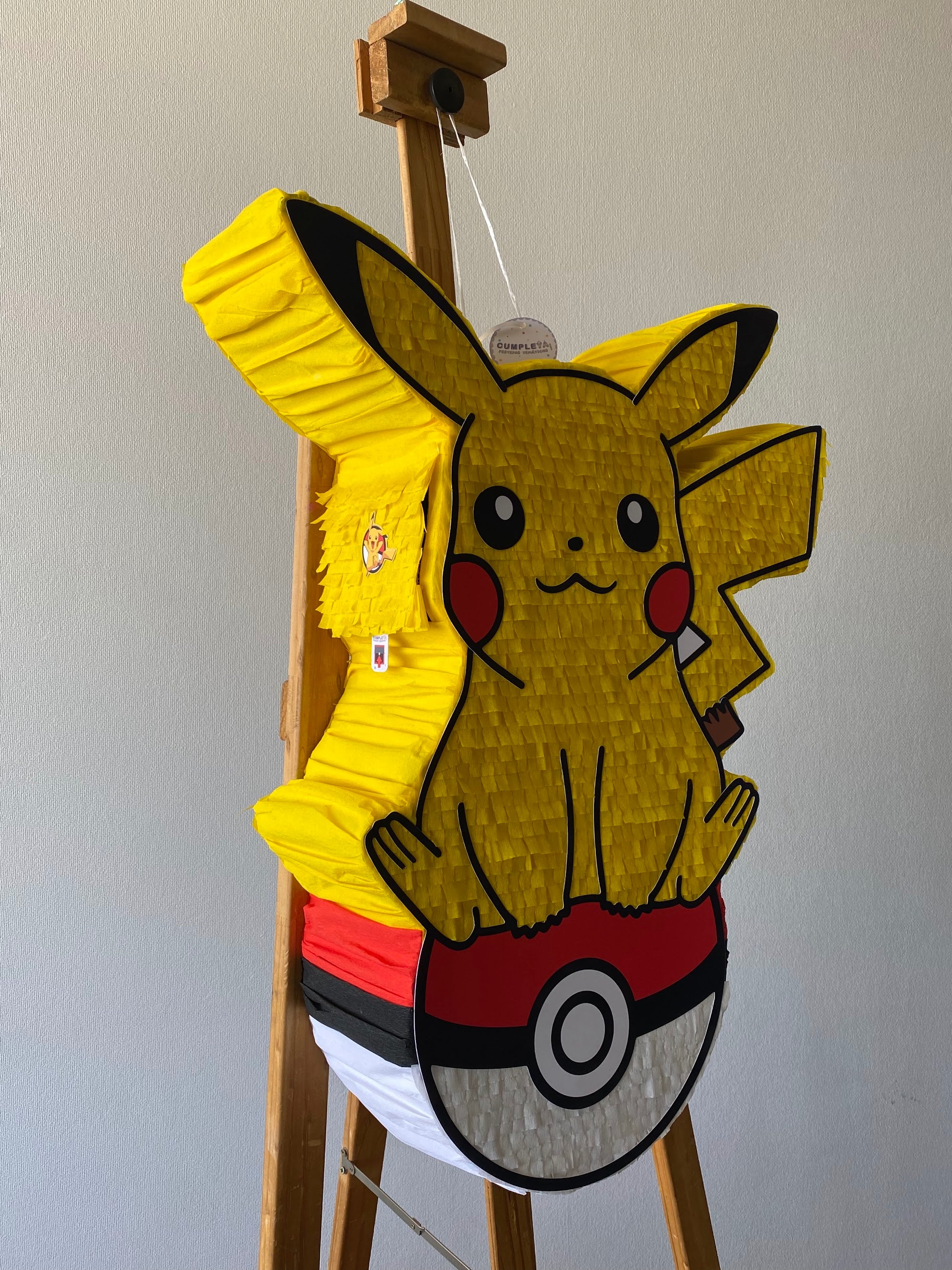 PIÑATA PIKACHU CON POKEBOLA 60CM PREMIUM