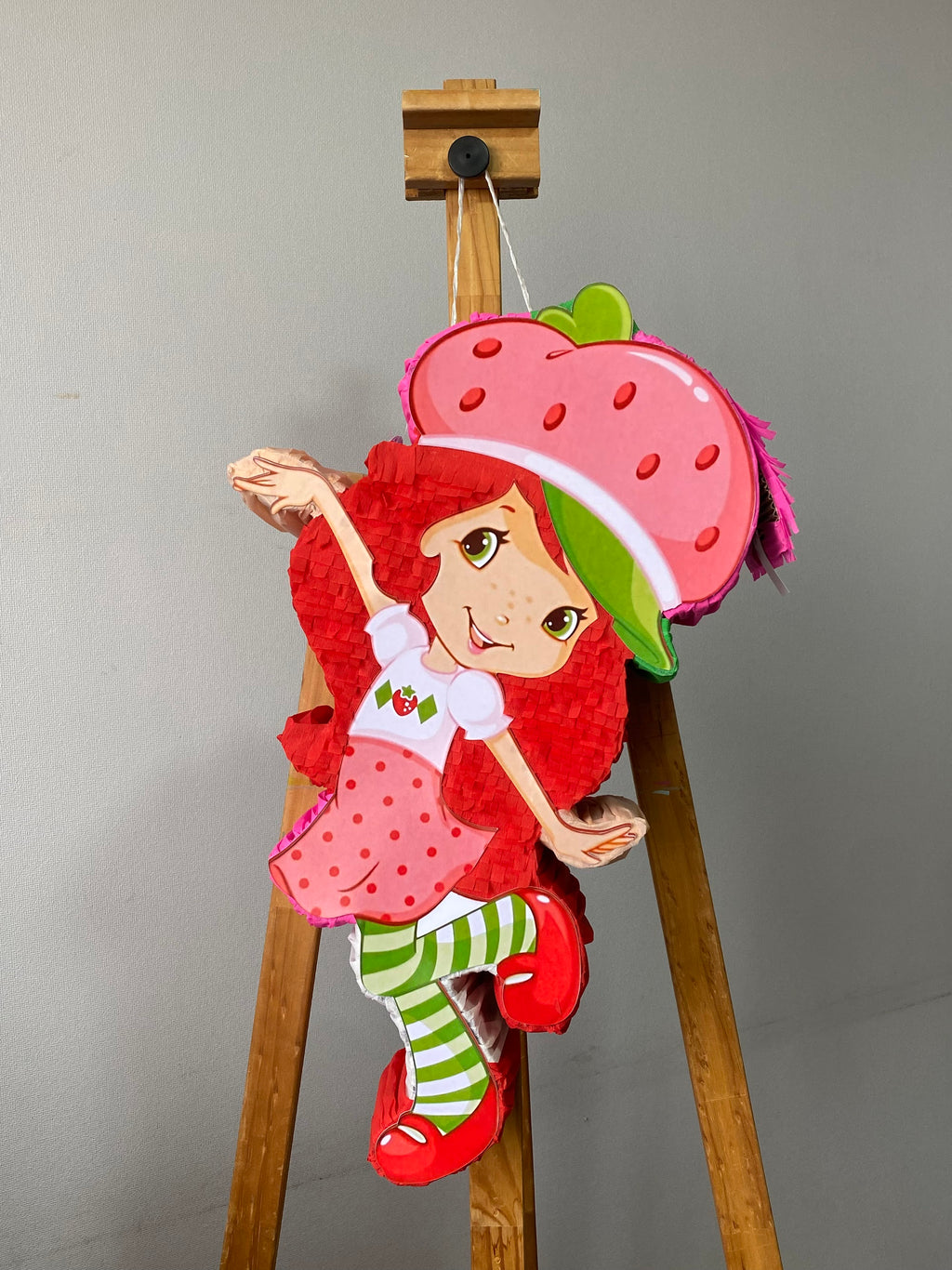 PIÑATA FRUTILLITA DE PIE 60CM PREMIUM