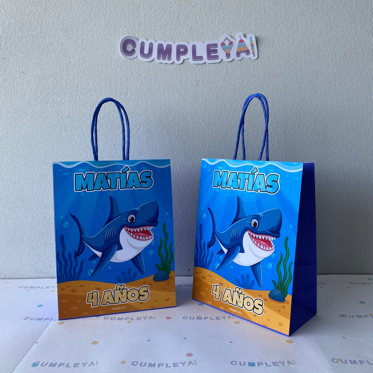 BOLSA SORPRESA 16 × 21 × 8 CM TIBURON