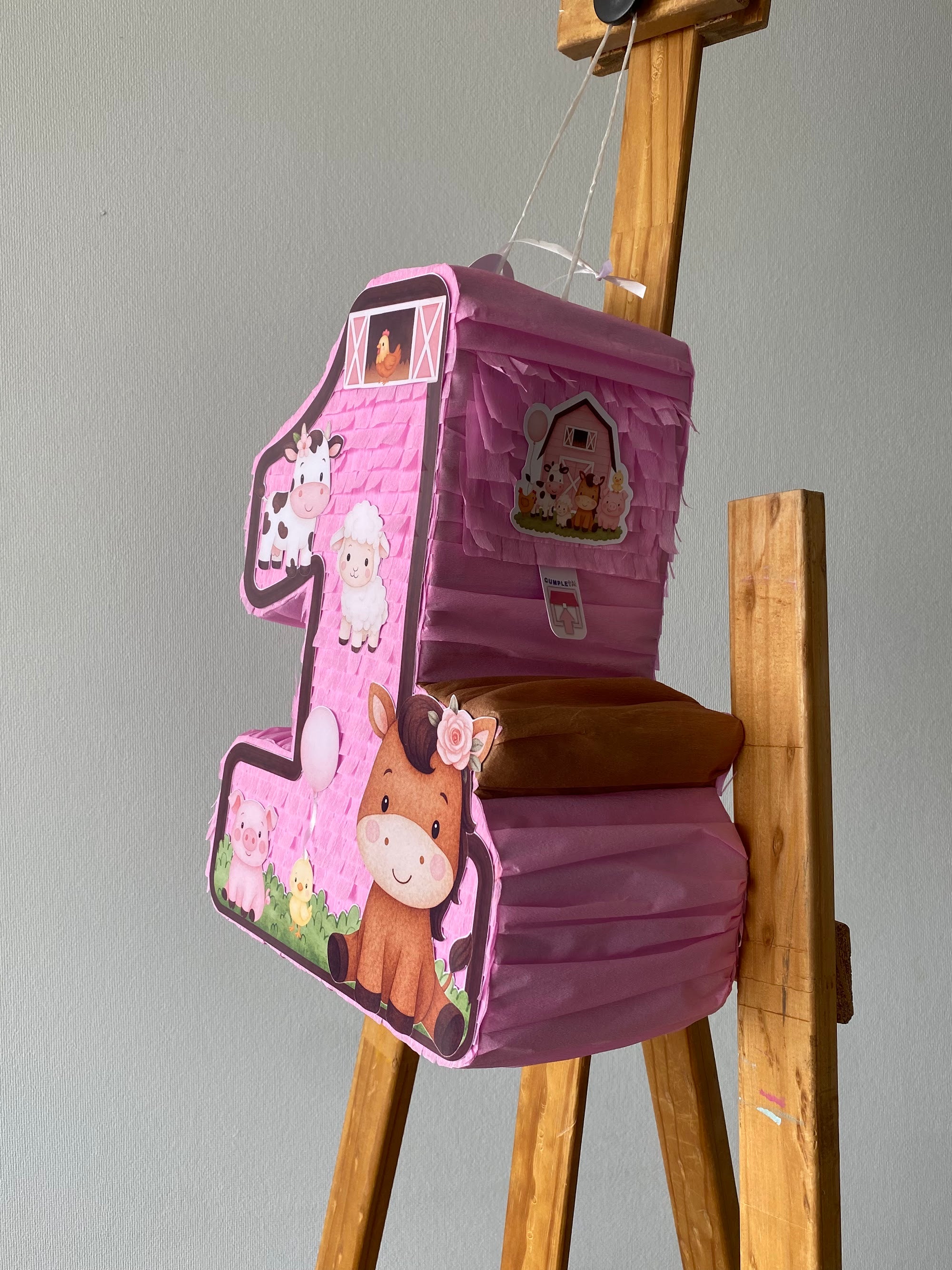 PIÑATA NUMERO 1 GRANJA ROSADA 40CM PREMIUM