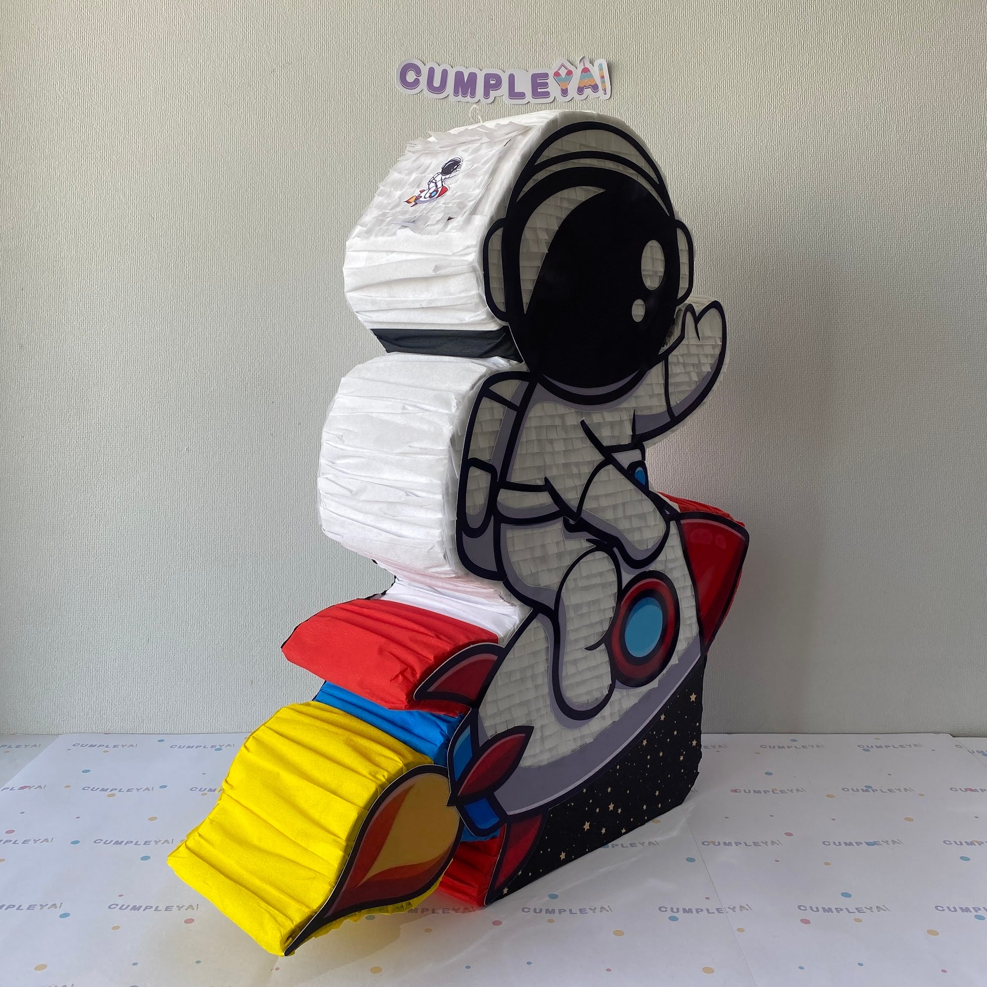 PIÑATA ASTRONAUTA CON COHETE 60CM PREMIUM