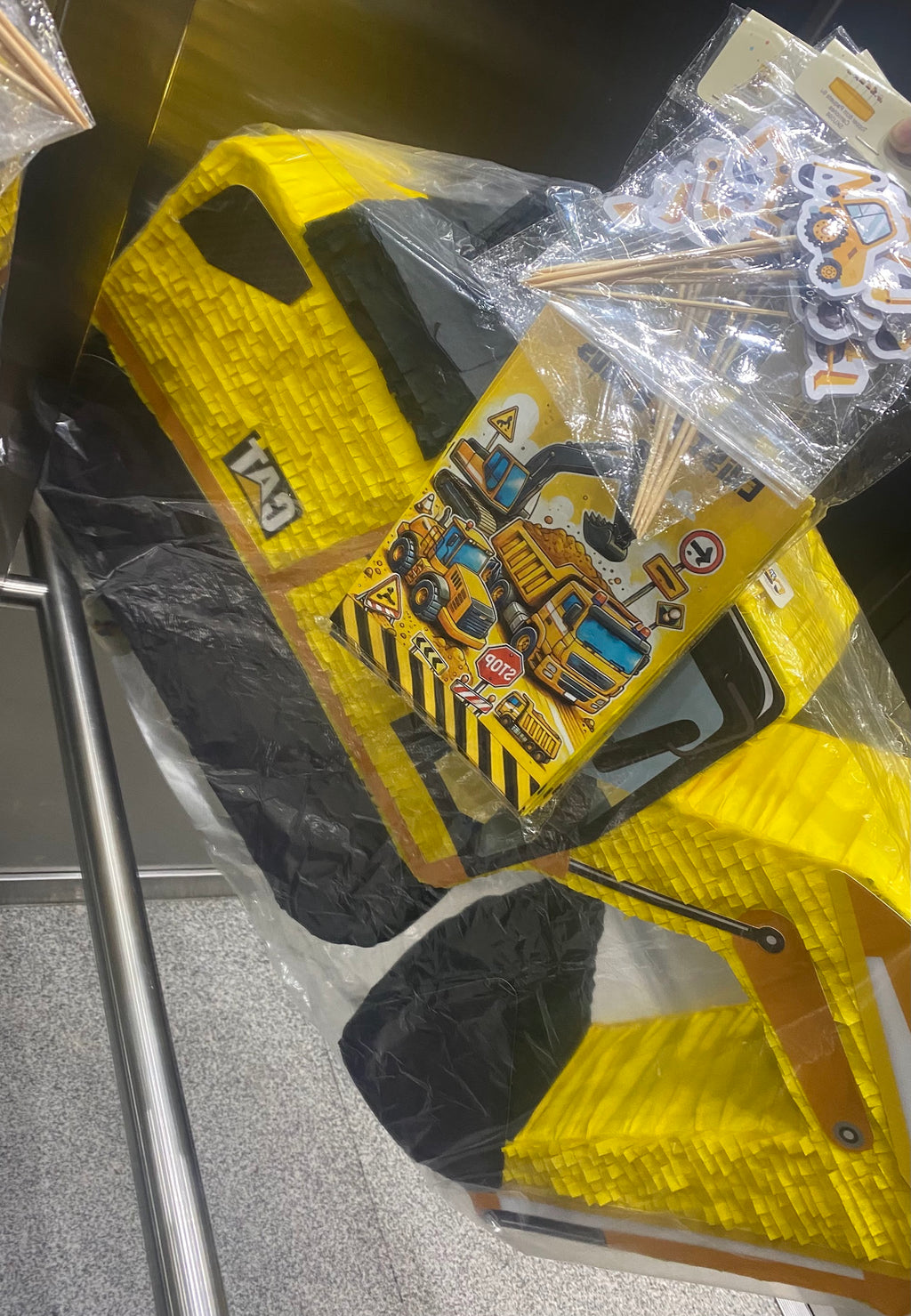 PIÑATA CAMIÓN EXCAVADORA CAT 60CM PREMIUM