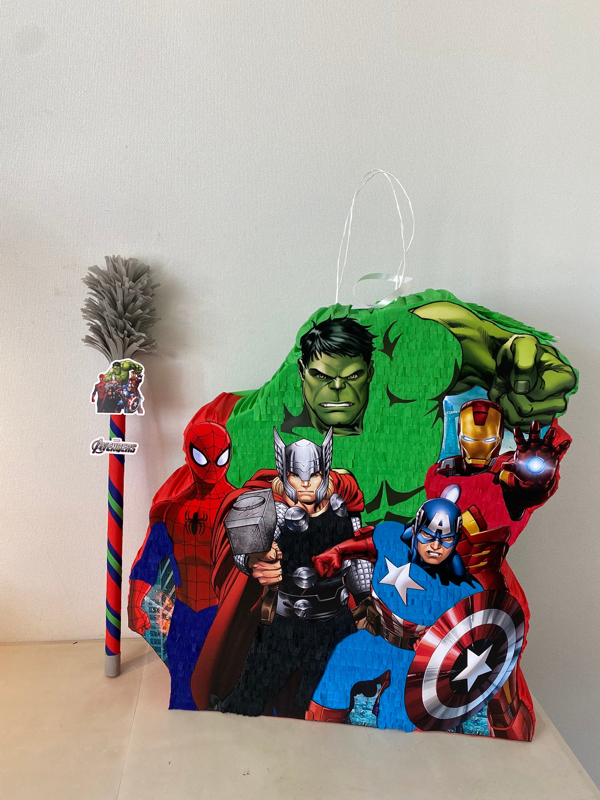 PIÑATA 5 VENGADORES (THOR, HULK, CAPITAN AMERICA, IRON MAN, SPIDER-MAN) 60CM PREMIUM