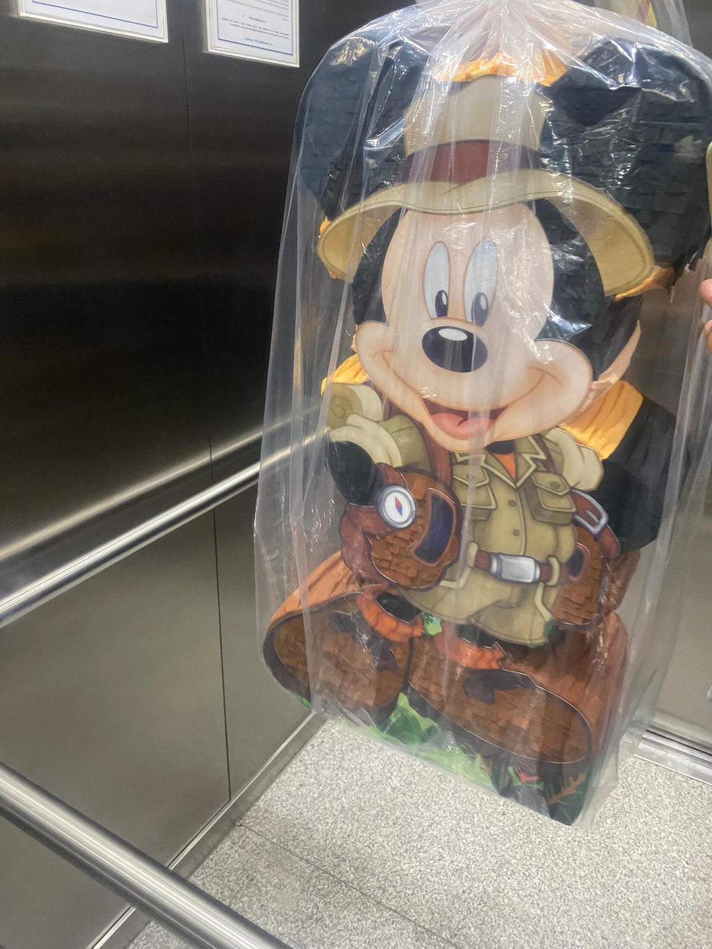 PIÑATA MICKEY SAFARI 60CM PREMIUM