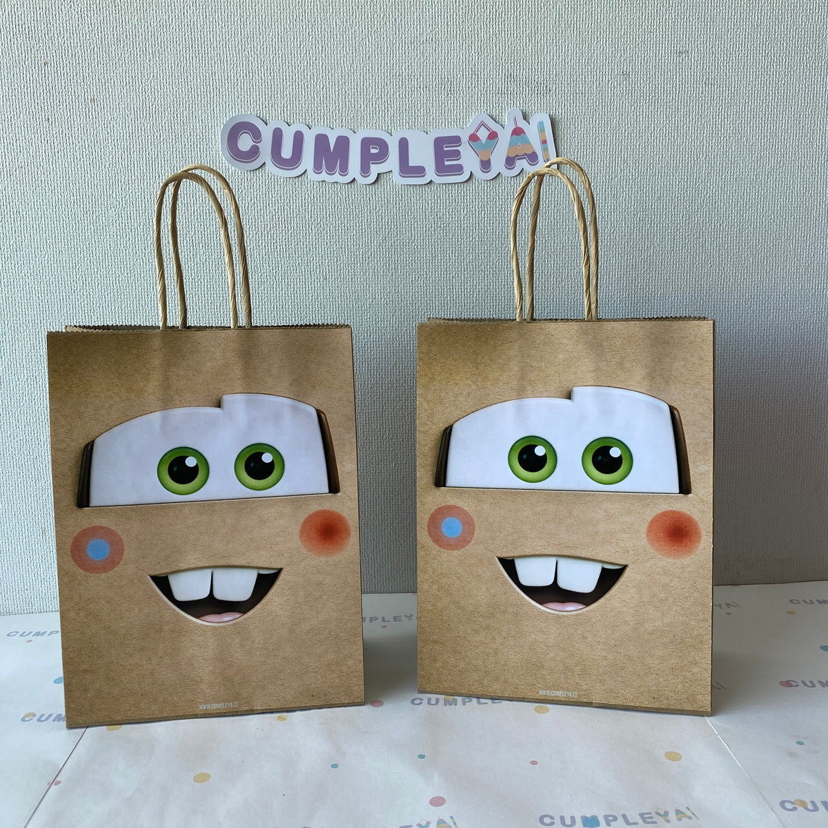 BOLSA SORPRESA 16 × 21 × 8 CM MATE