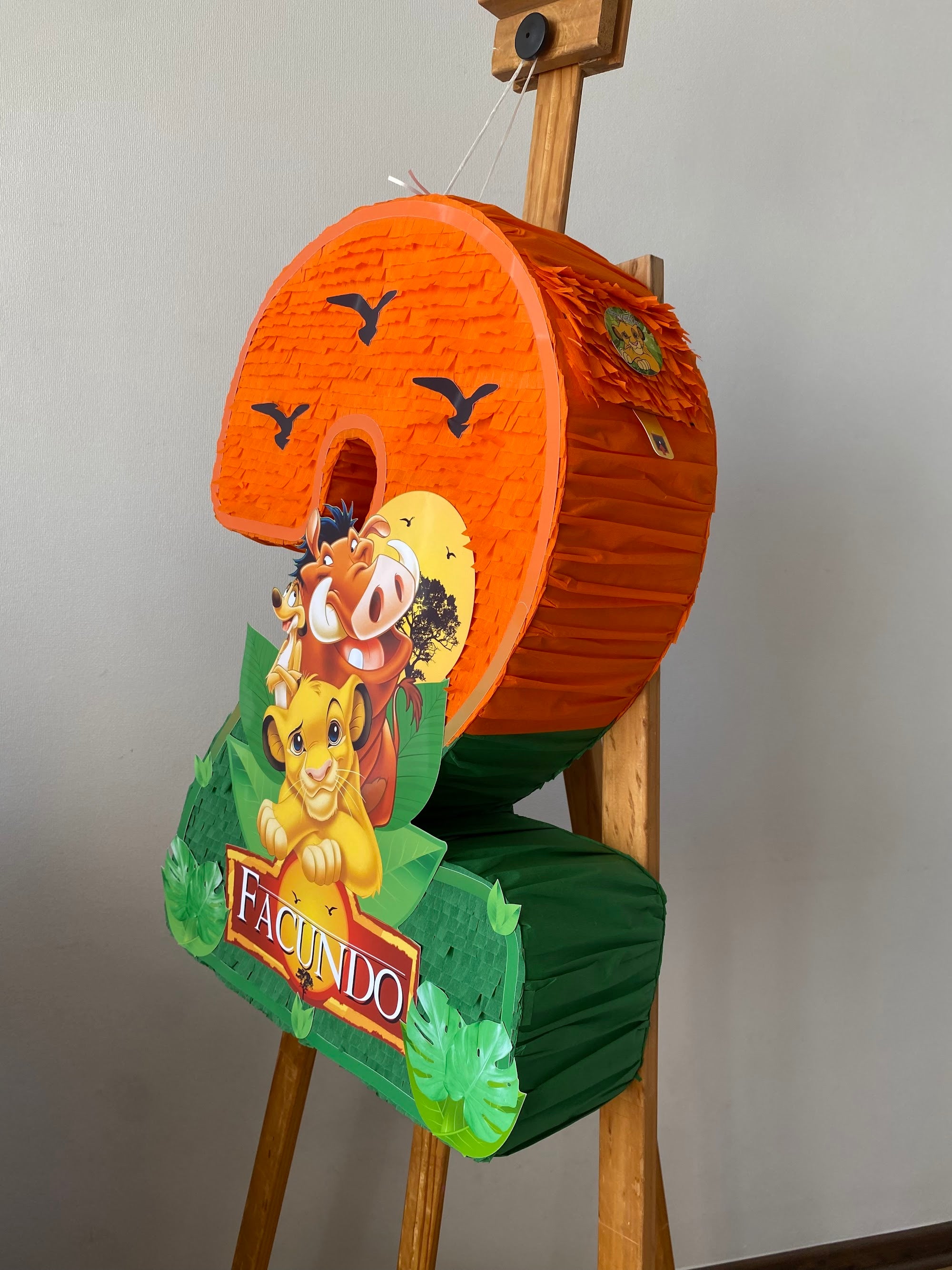 PIÑATA NÚMERO 2 EL REY LEÓN 60CM PREMIUM