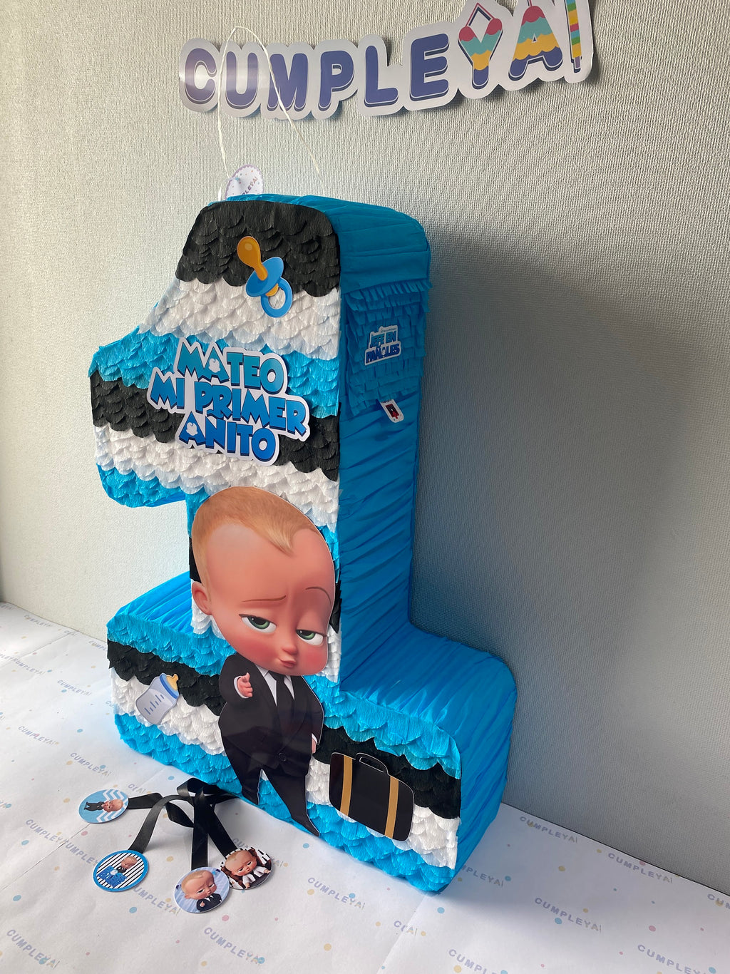 PIÑATA JEFE EN PAÑALES EN NÚMERO 1 60CM PREMIUM