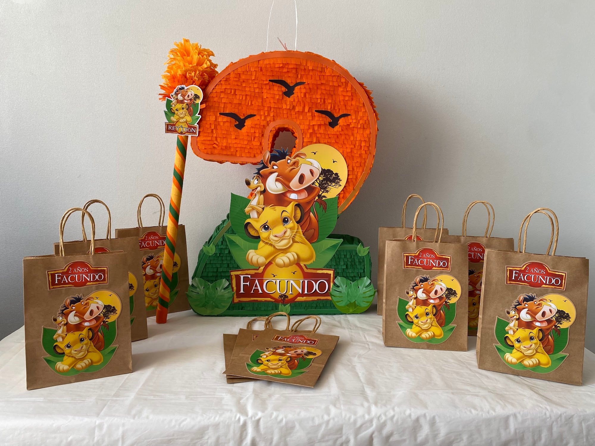 PIÑATA NÚMERO 2 EL REY LEÓN 60CM PREMIUM