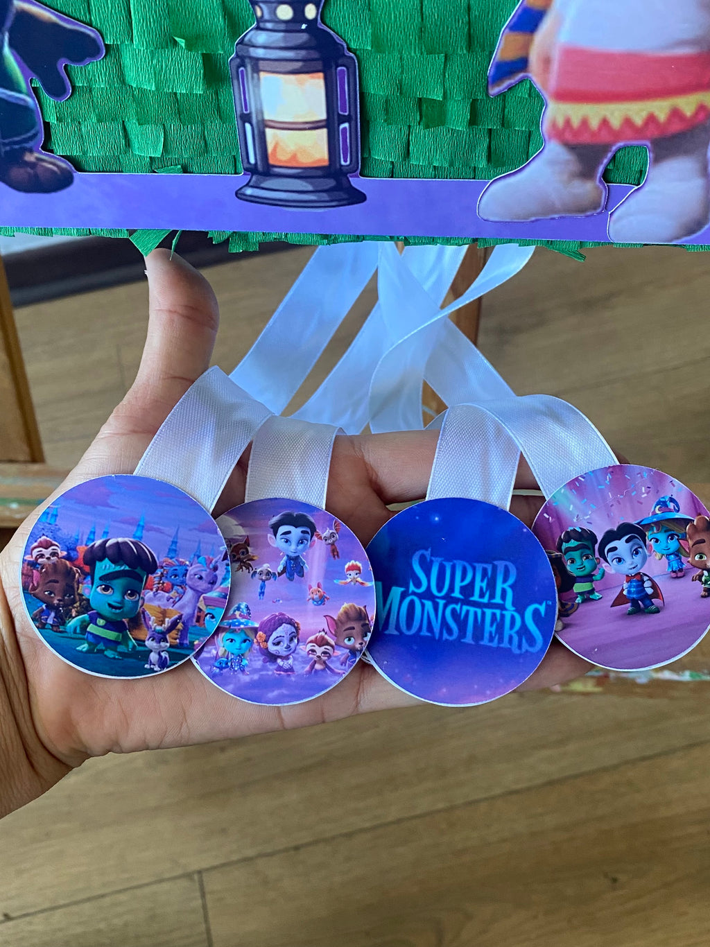 PIÑATA NUMERO 5 SUPERMONSTRUOS 60CM PREMIUM