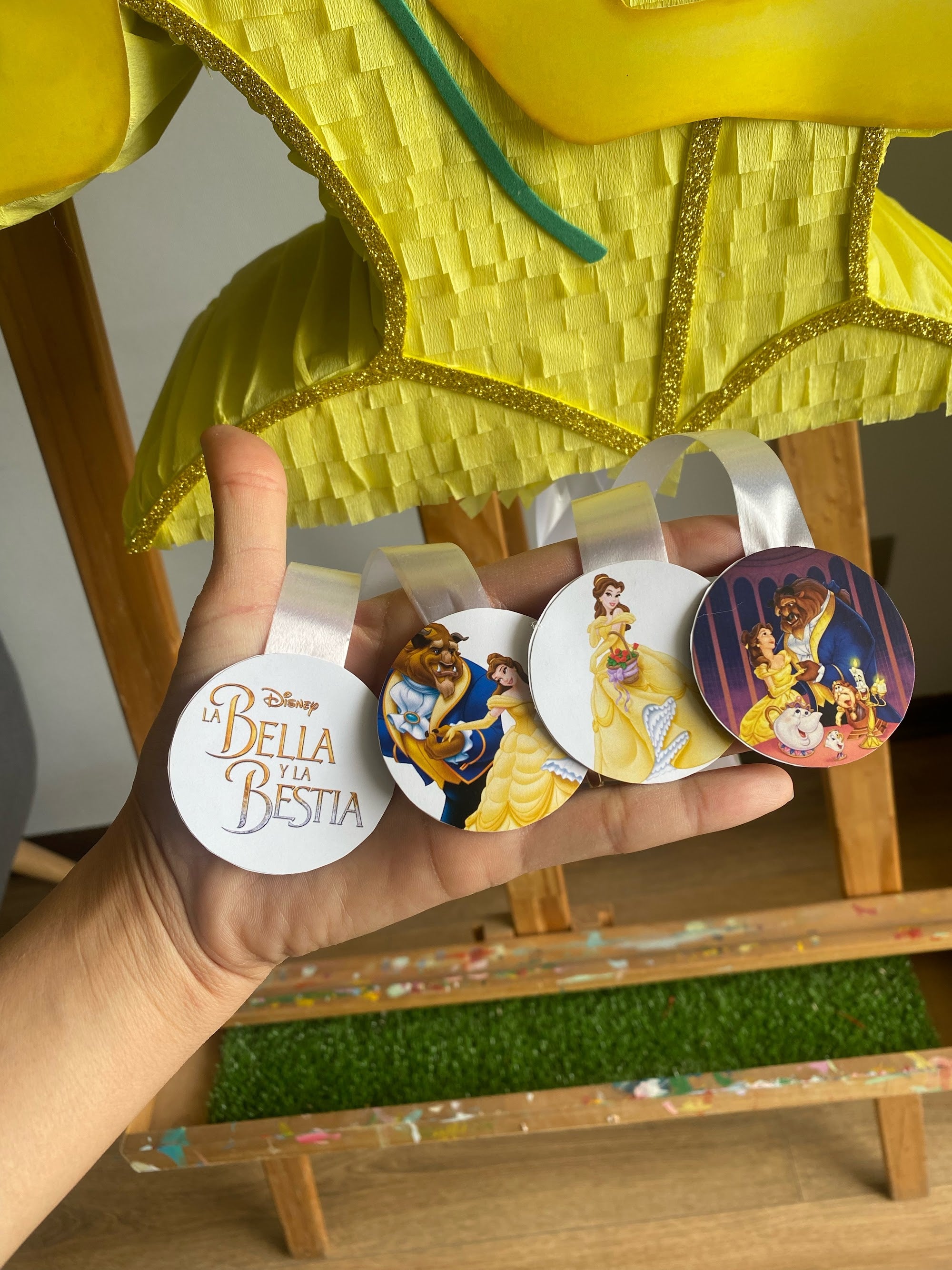 PIÑATA PRINCESA BELLA 60CM PREMIUM