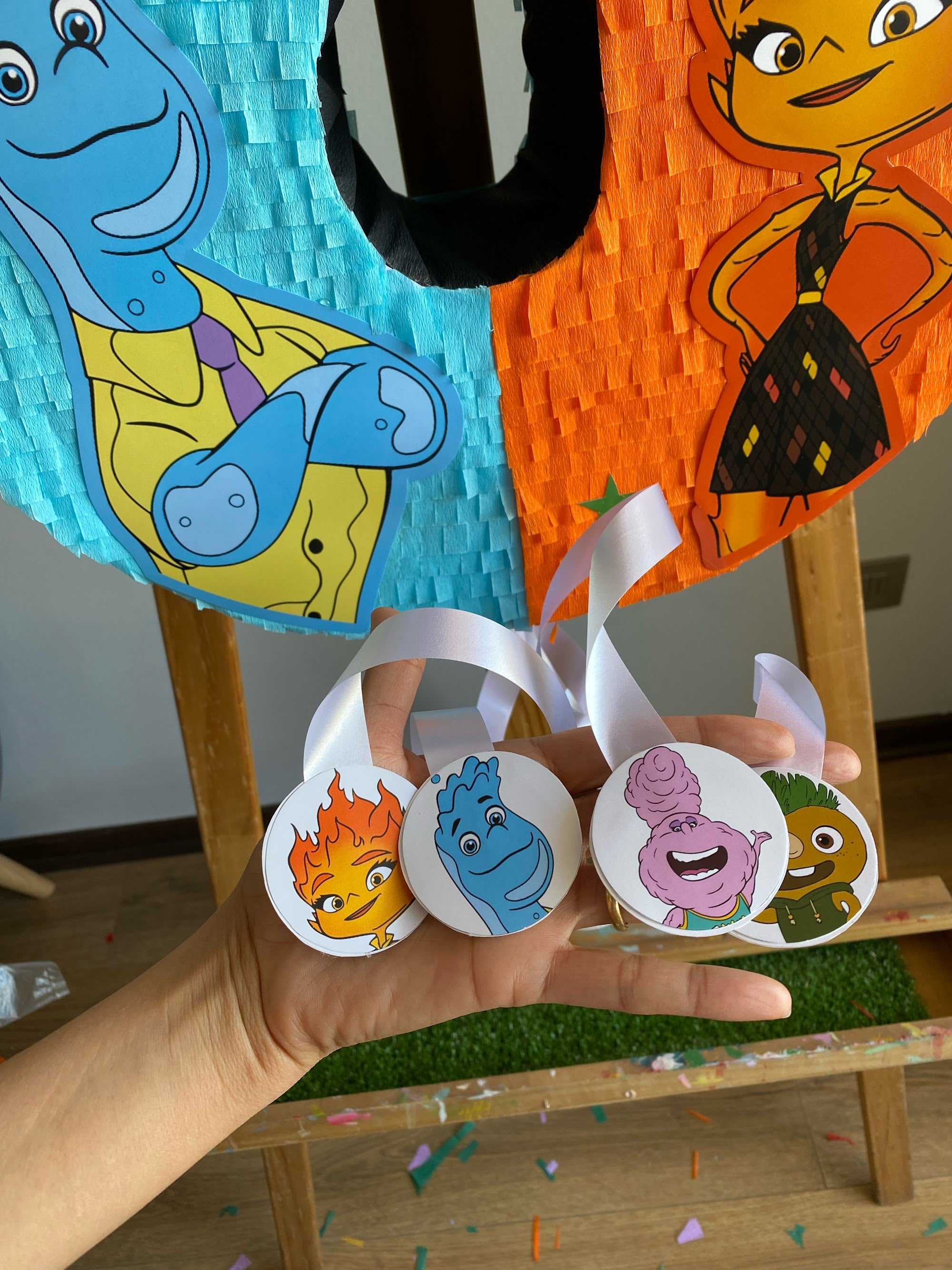 PIÑATA NÚMERO 8 ELEMENTOS DE DISNEY 60CM PREMIUM