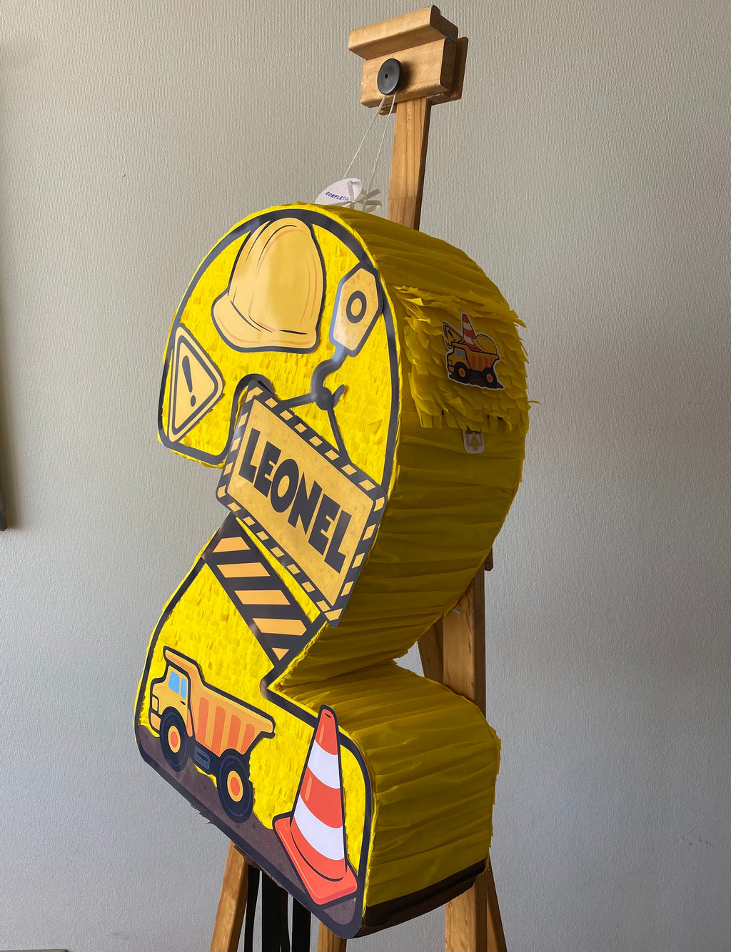 PIÑATA NUMERO 2 CAMION DE CONSTRUCCION 60CM PREMIUM