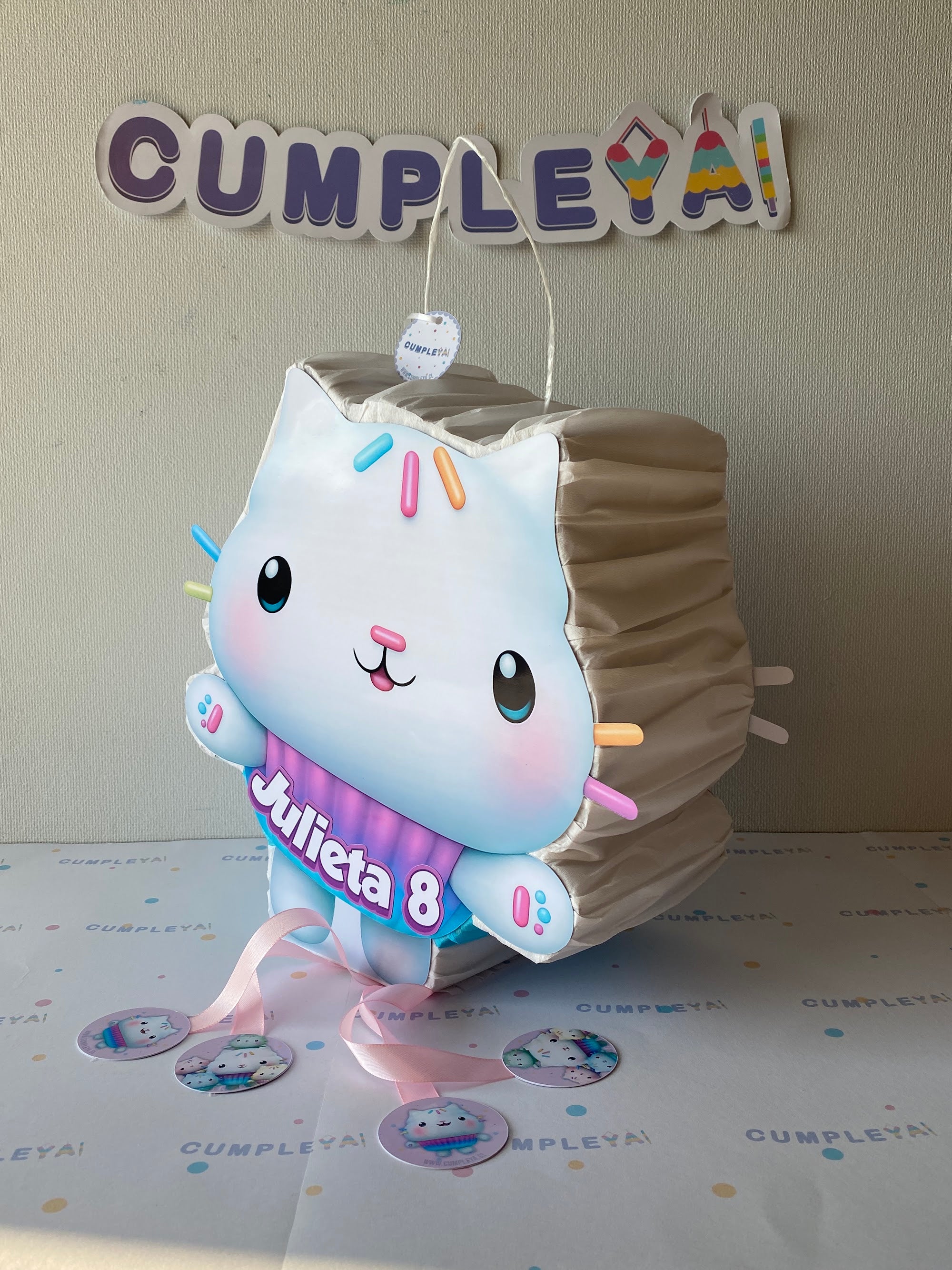 PIÑATA 40 CM PASTELITO DE LA CASA DE GABI