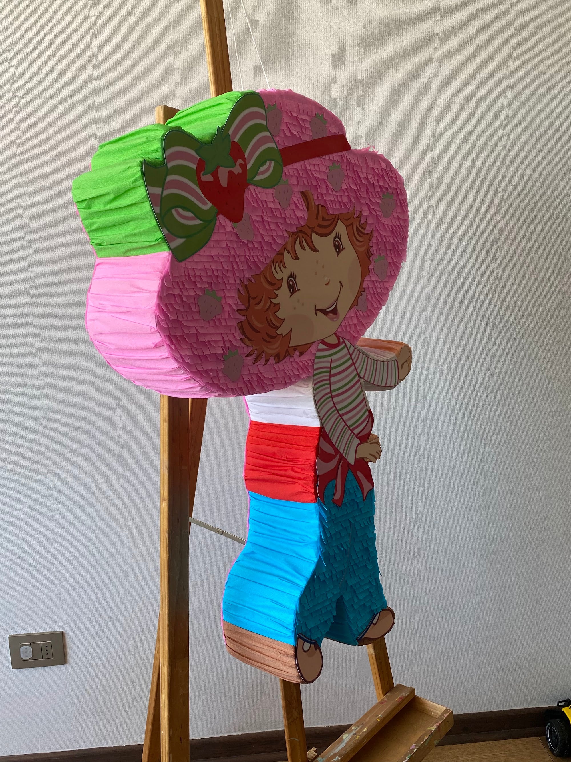 PIÑATA FRESITA 60CM PREMIUM