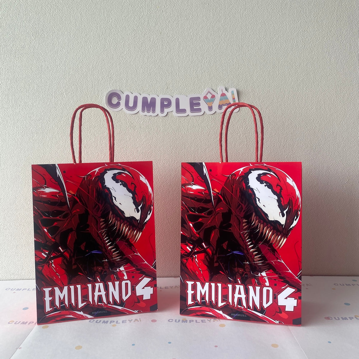 BOLSA SORPRESA 16 × 21 × 8 CM VENOM ROJO