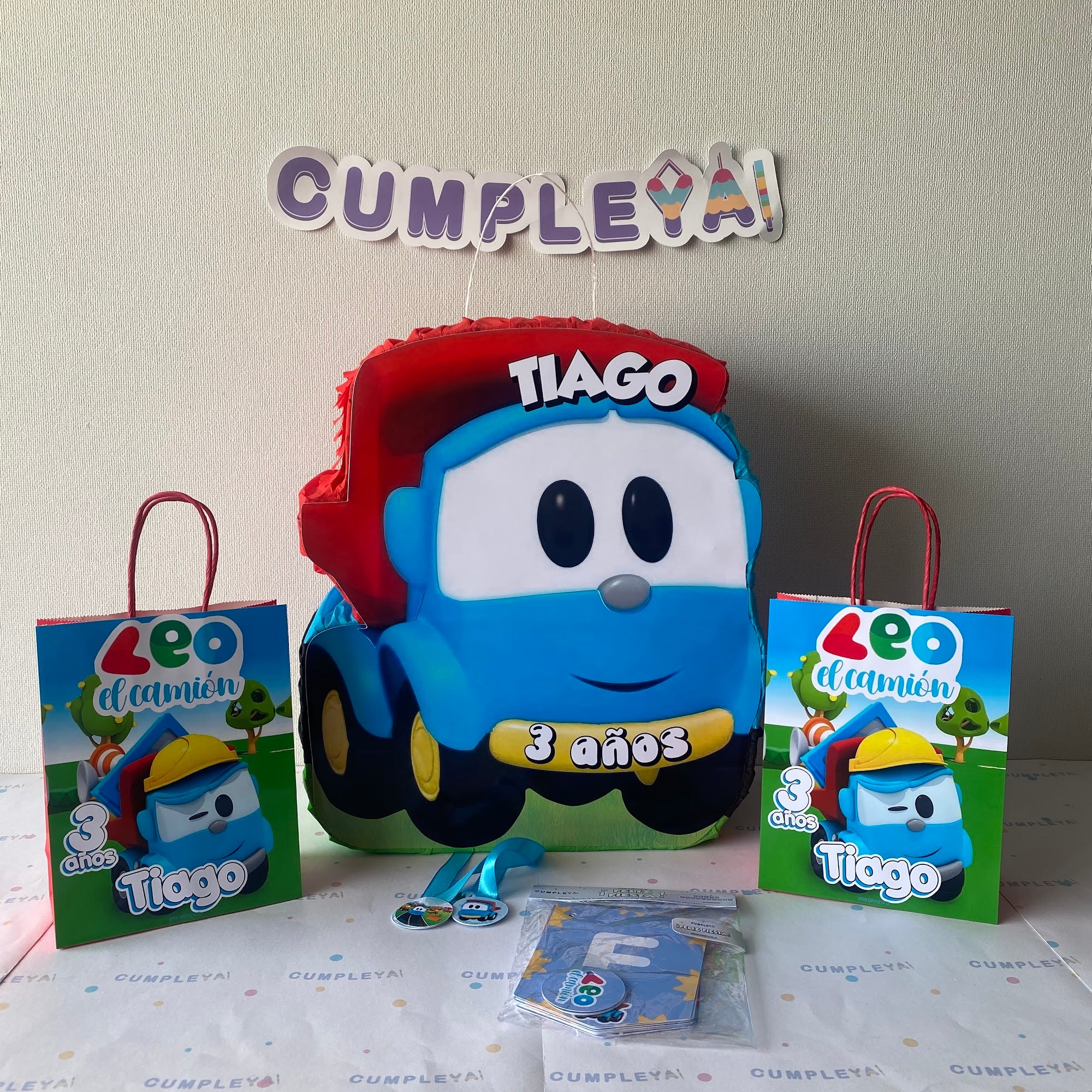 PIÑATA 40 CM LEO DE CAMION