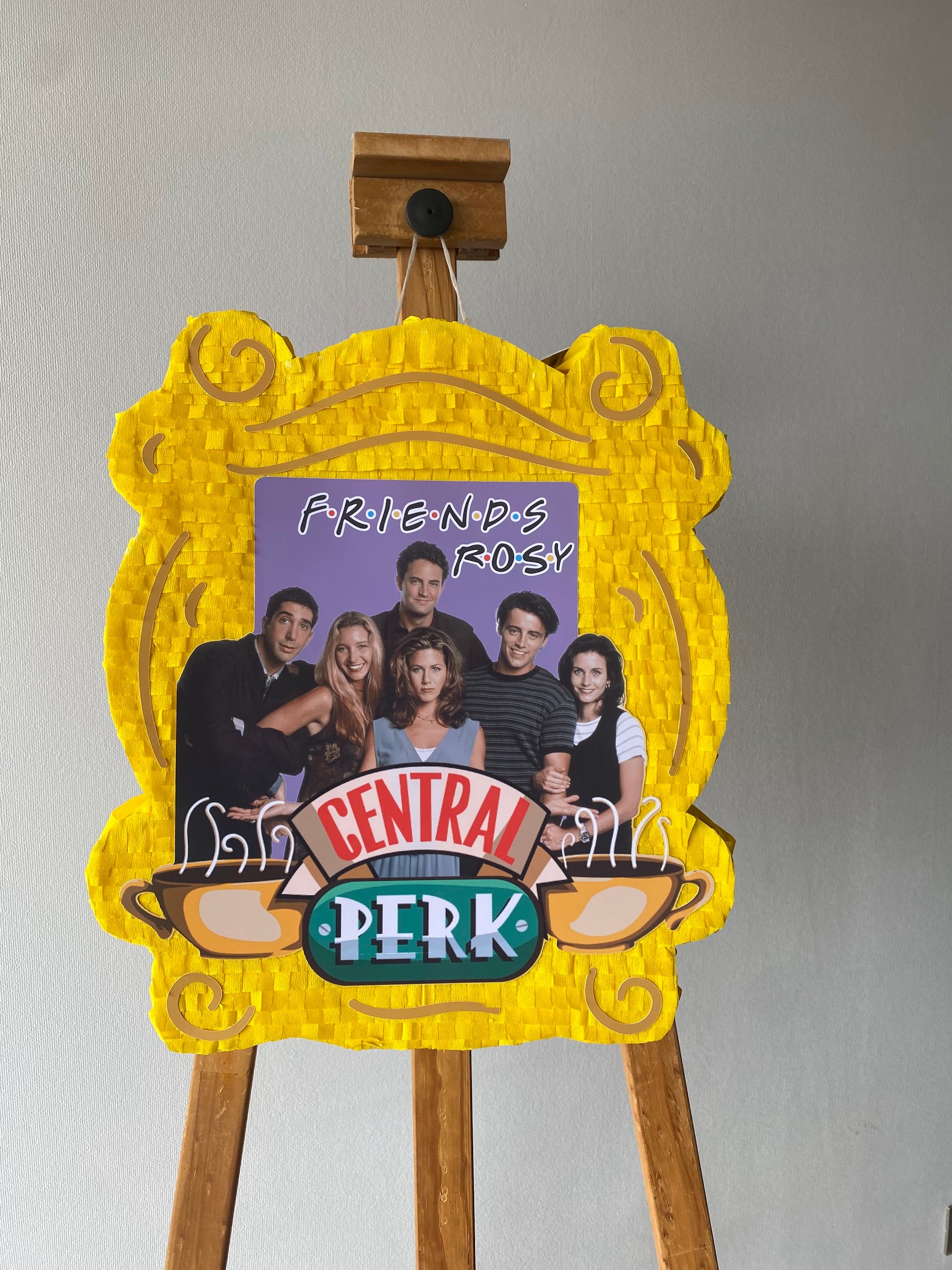 PIÑATA FRIENDS 40CM PREMIUM