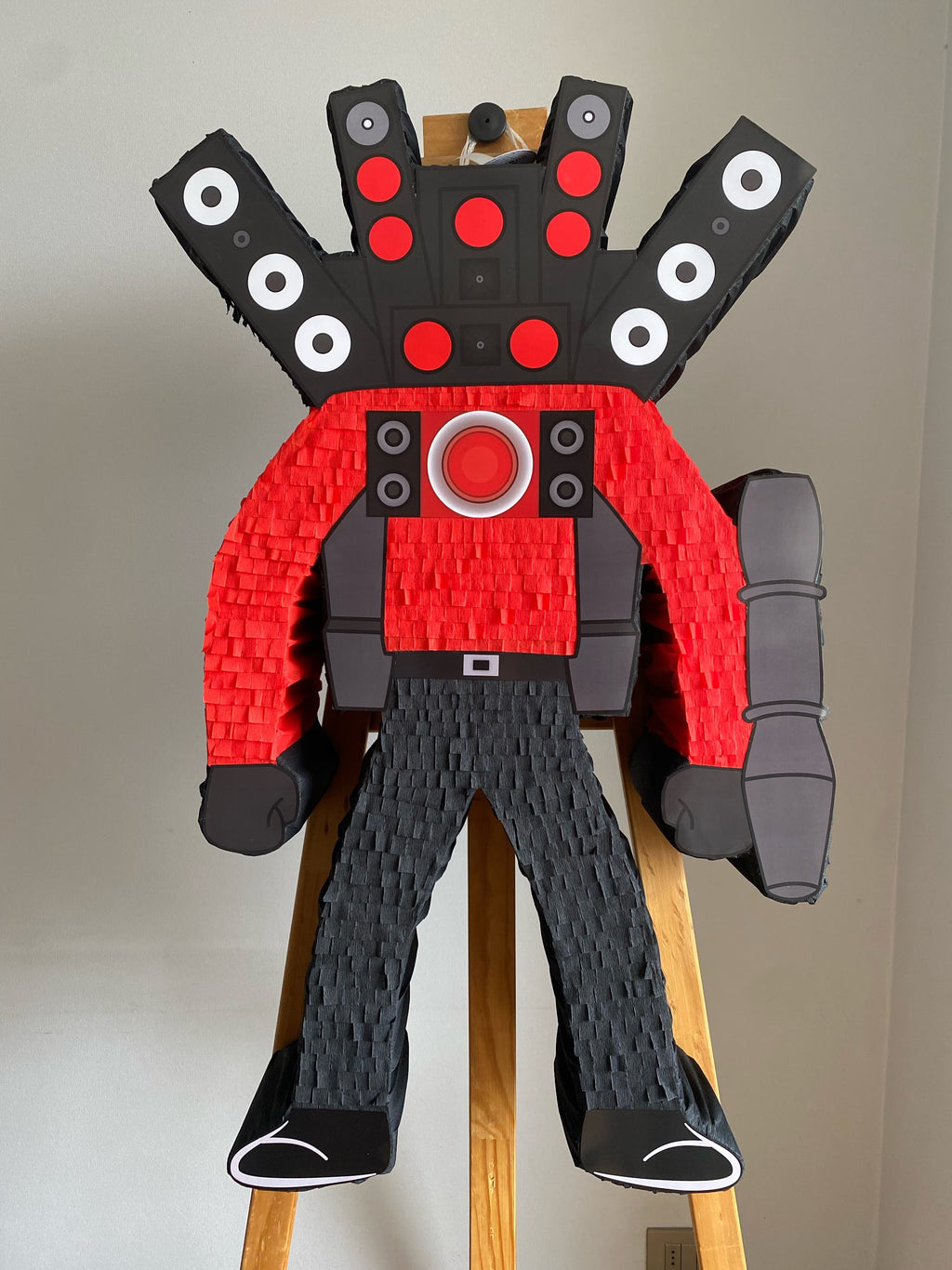 PIÑATA SPEAKERMAN 60CM PREMIUM