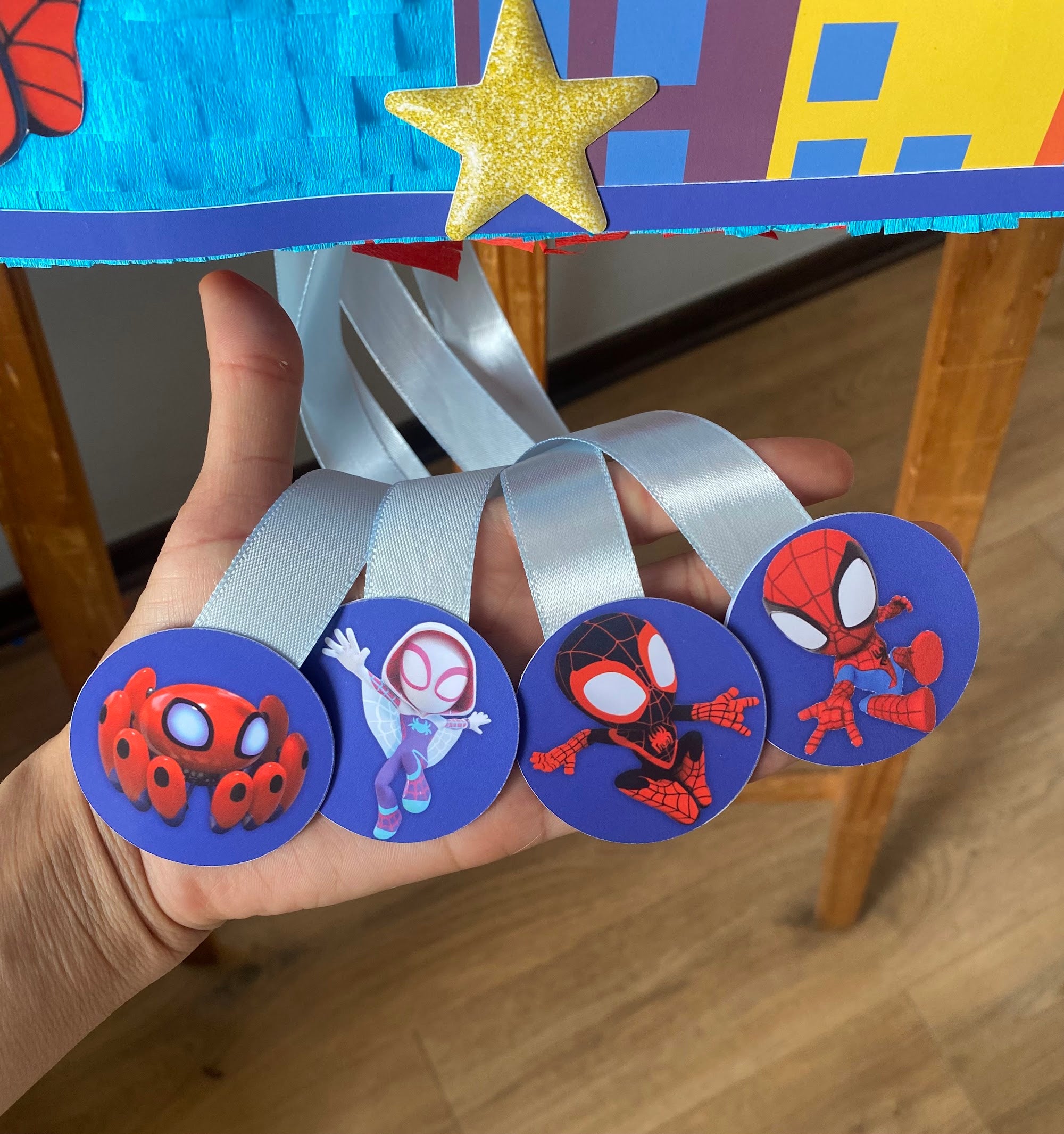 PIÑATA NÚMERO 2 SPIDEY Y SUS AMIGOS 60CM PREMIUM