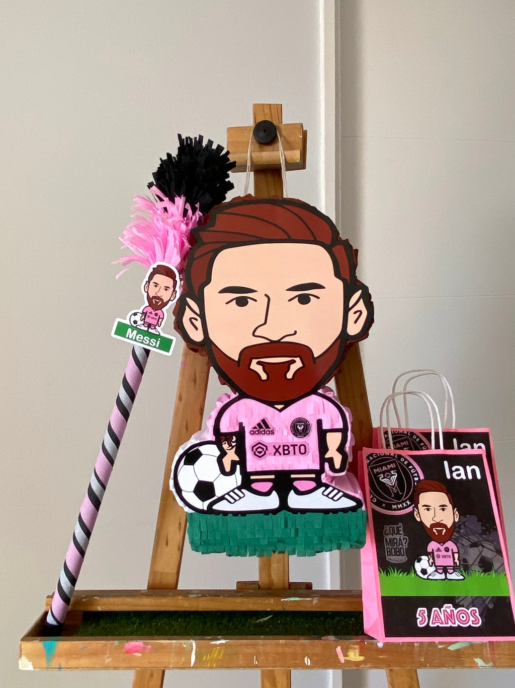 PIÑATA MESSI CARICATURA 40CM PREMIUM