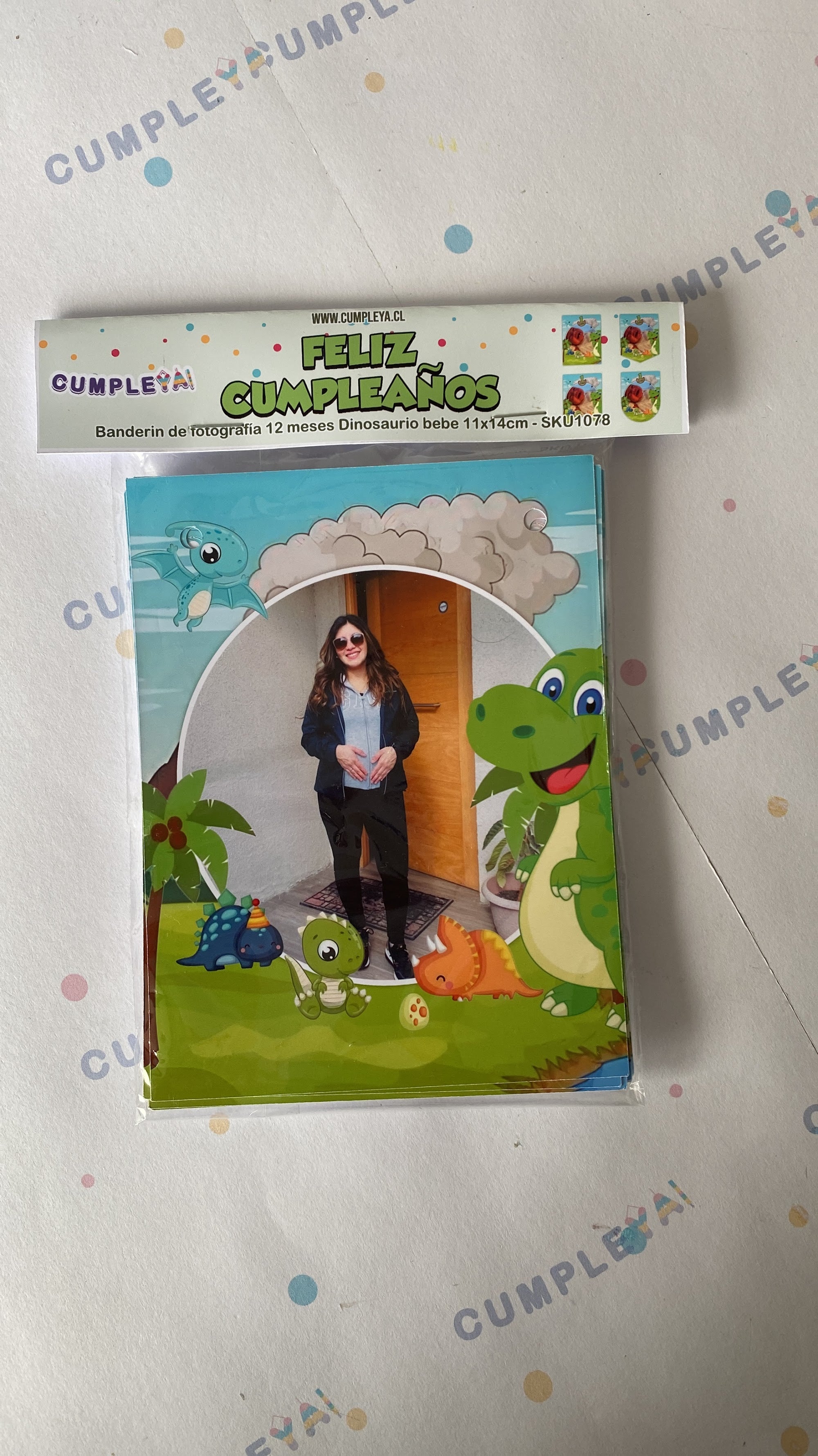 BANDERIN DINOSAURIO BEBE DE FOTOGRAFÍA 12 MESES 11X14CM