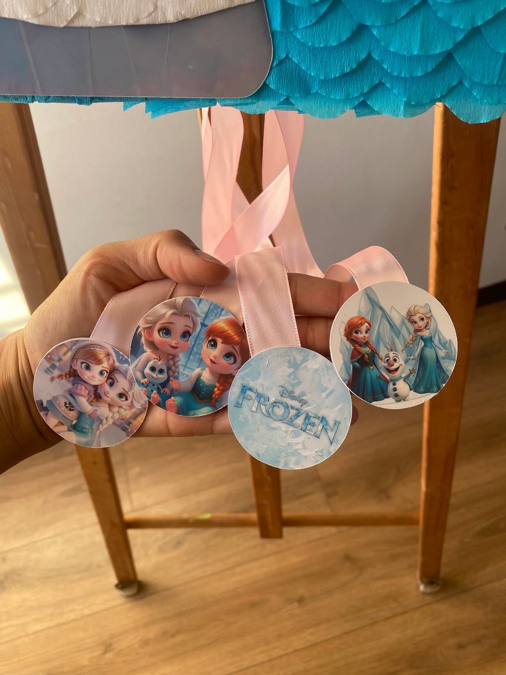 PIÑATA ELSA Y ANA BEBE 40CM PREMIUM