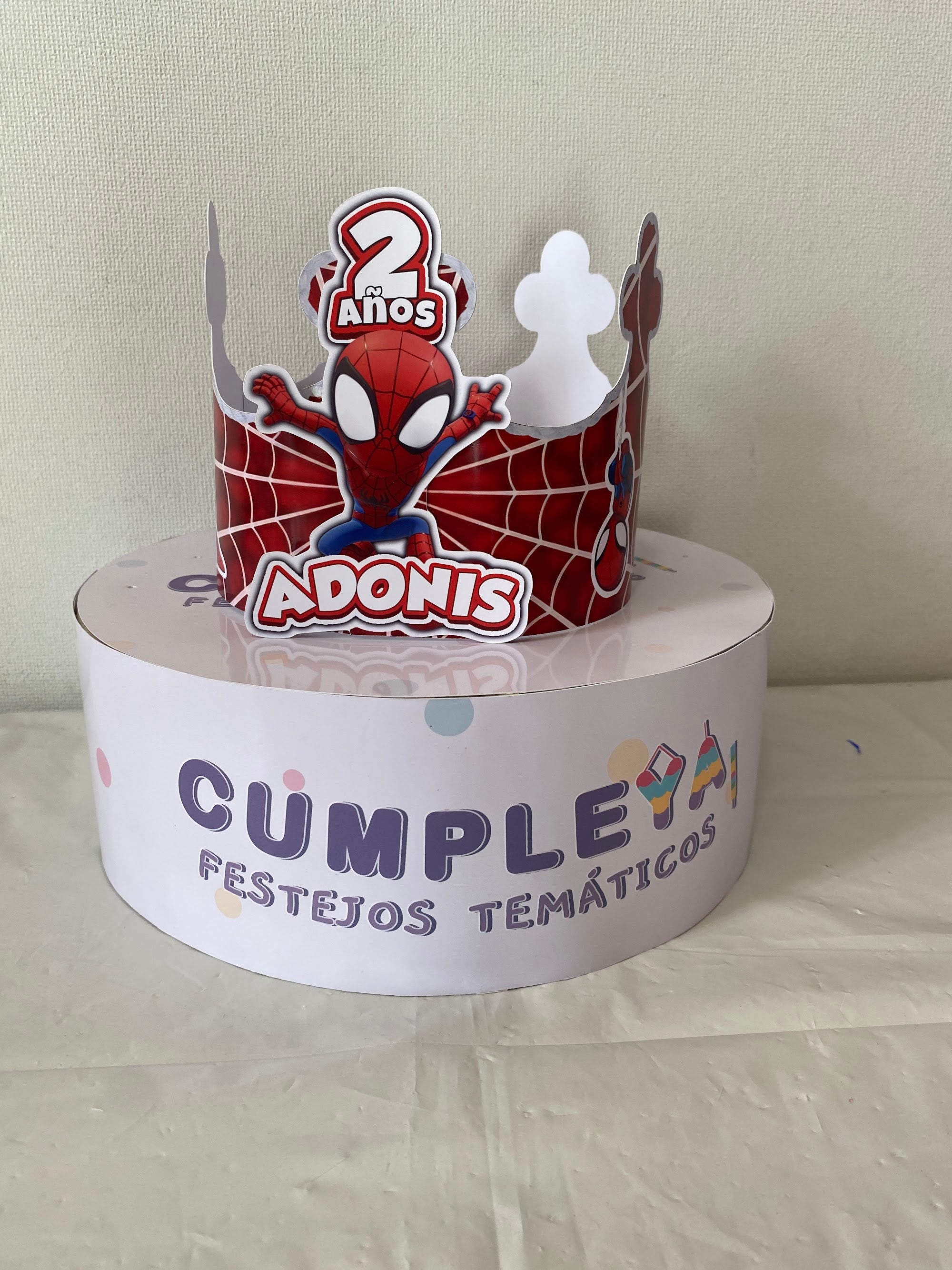 CORONA SPIDEY FONDO ROJO 62X14CM