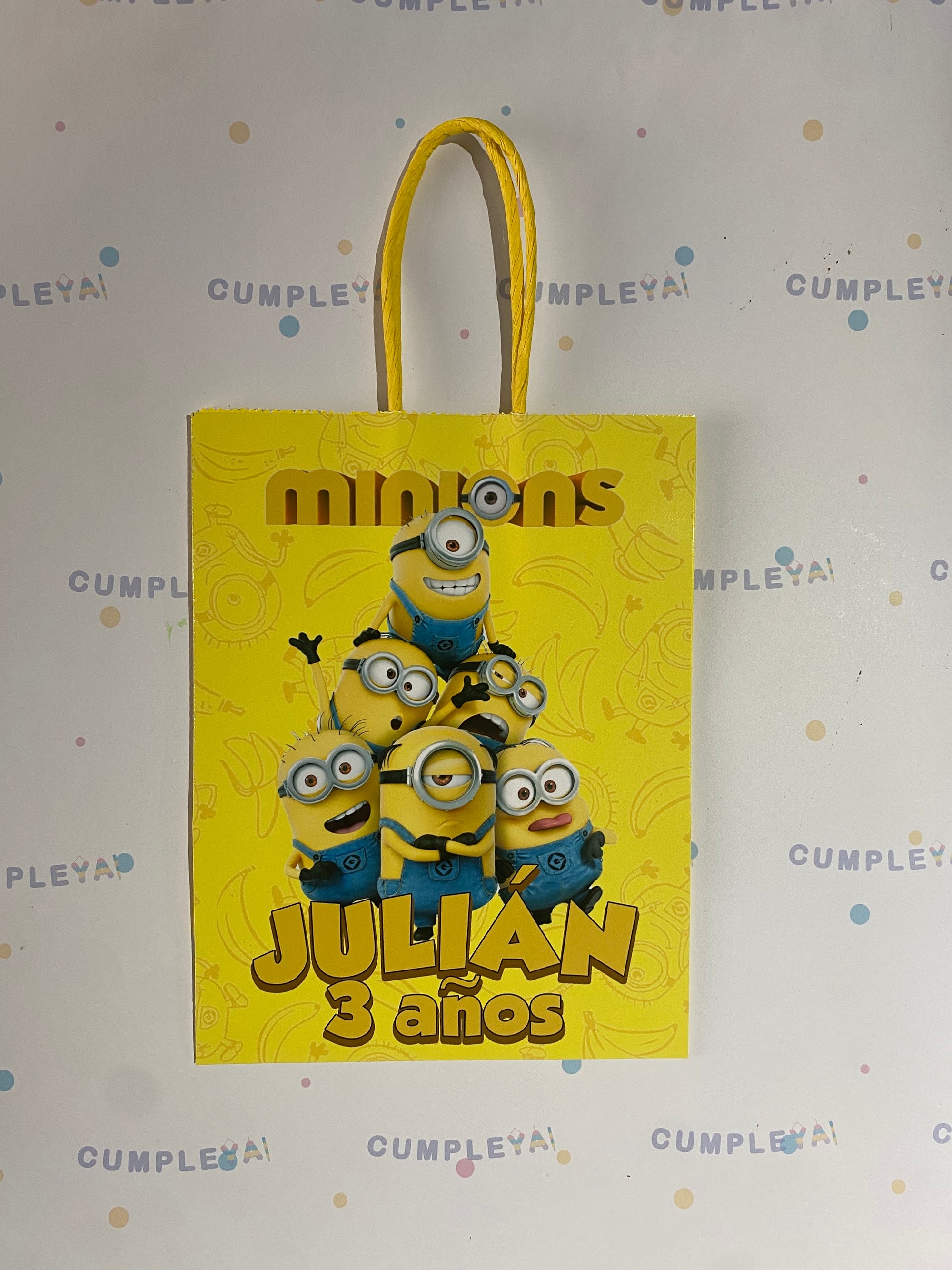BOLSA SORPRESA 16 × 21 × 8 CM MINIONS