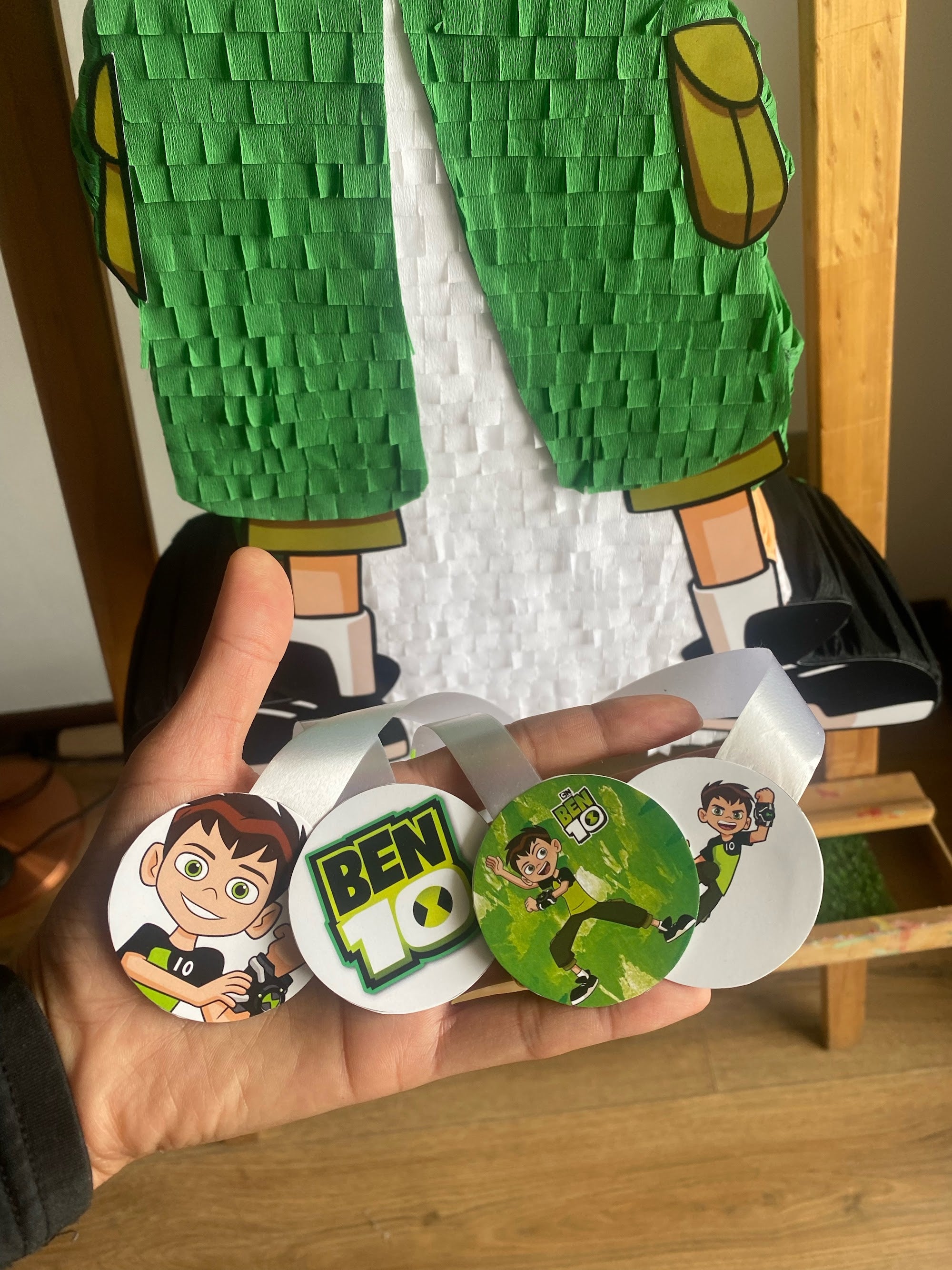 PIÑATA BEN 10 CUERPO ENTERO 60CM PREMIUM