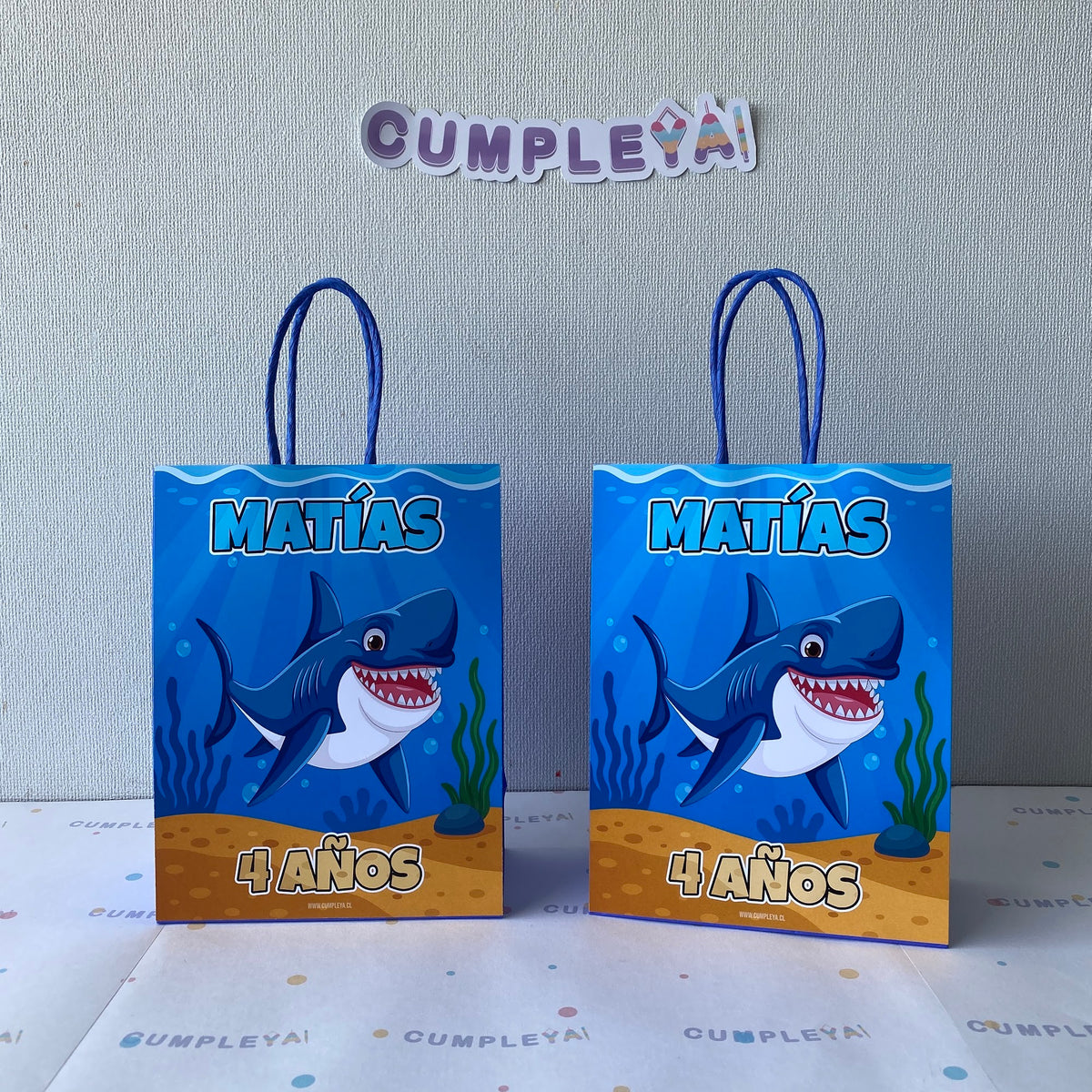 BOLSA SORPRESA 16 × 21 × 8 CM TIBURON