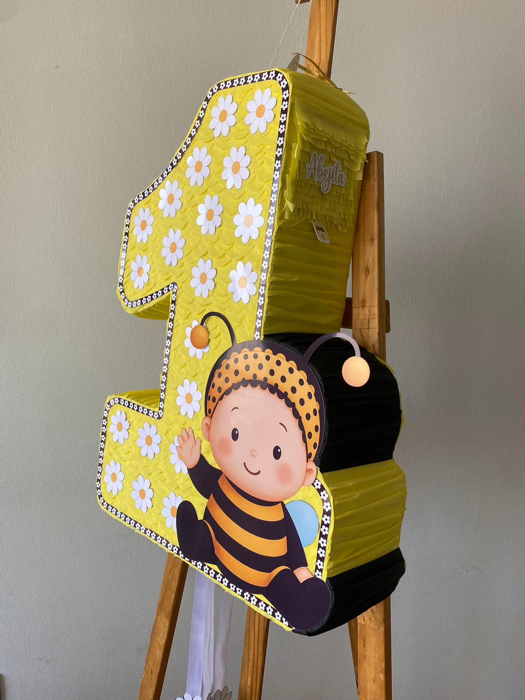 PIÑATA NUMERO 1 CON BEBE ABEJITA 60CM PREMIUM