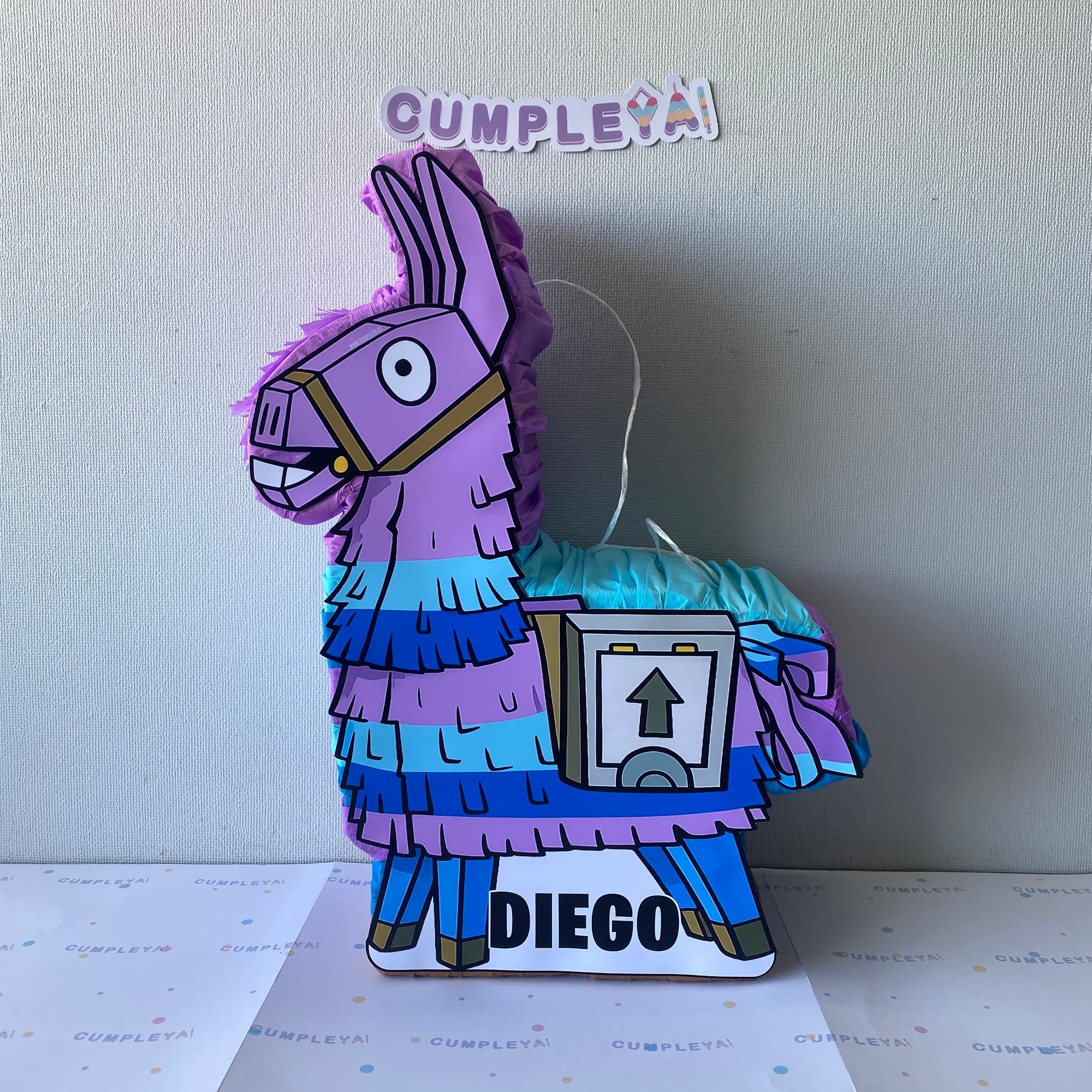 PIÑATA 40 CM LLAMA DE FORTNITE