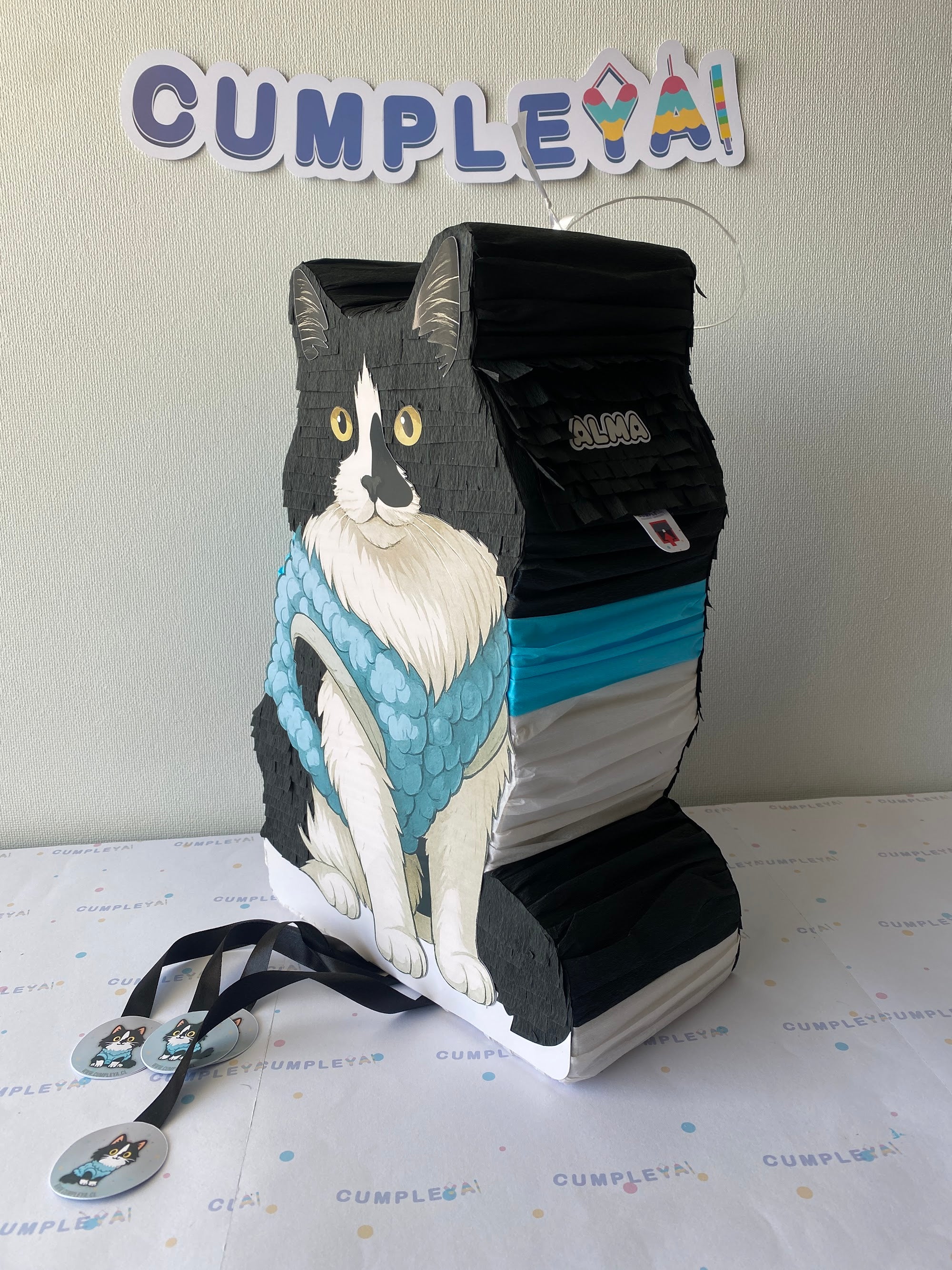 PIÑATA GATICA BLANCO Y NEGRA 40CM PREMIUM