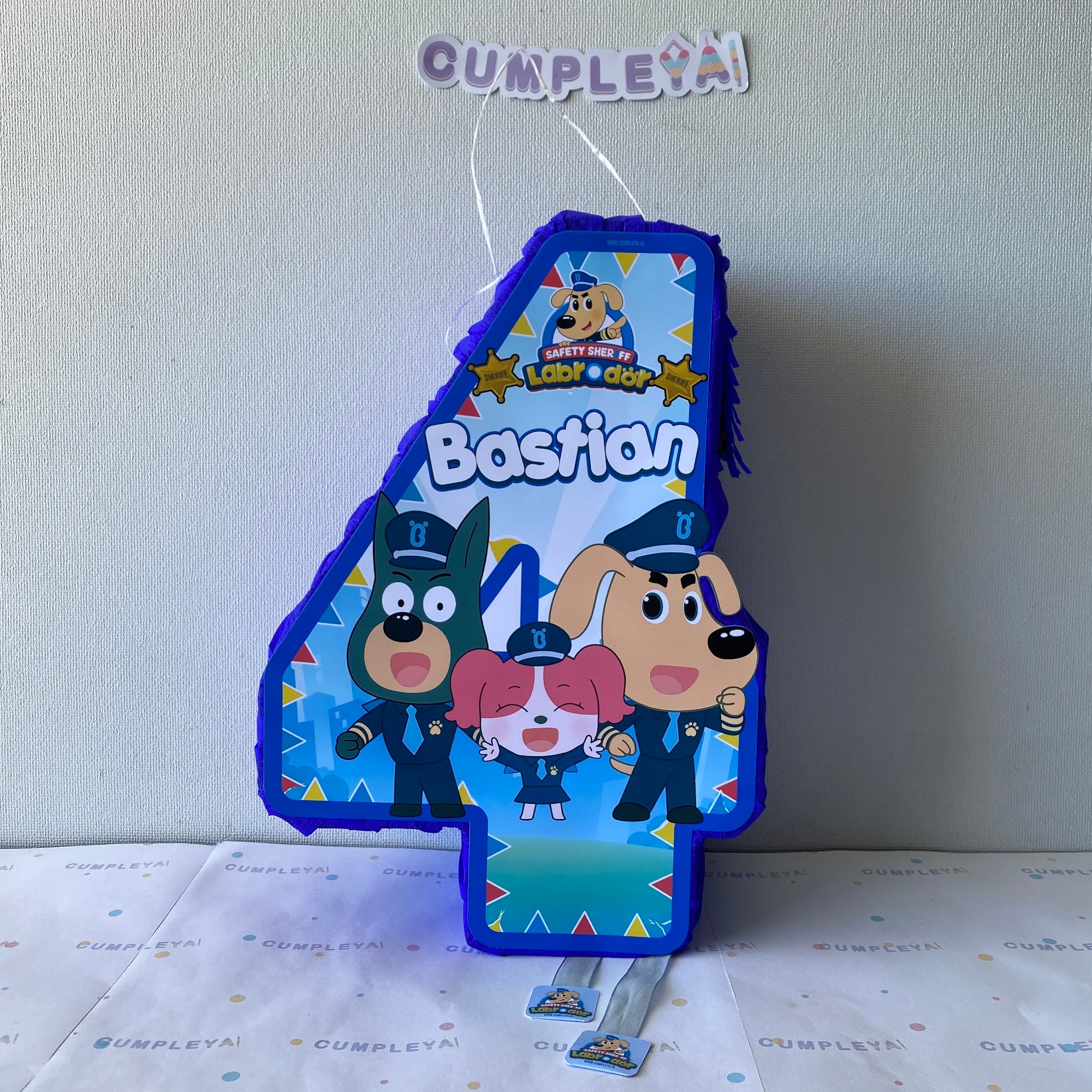PIÑATA 40 CM NUMERO 4 SHERIFF LABRADOR