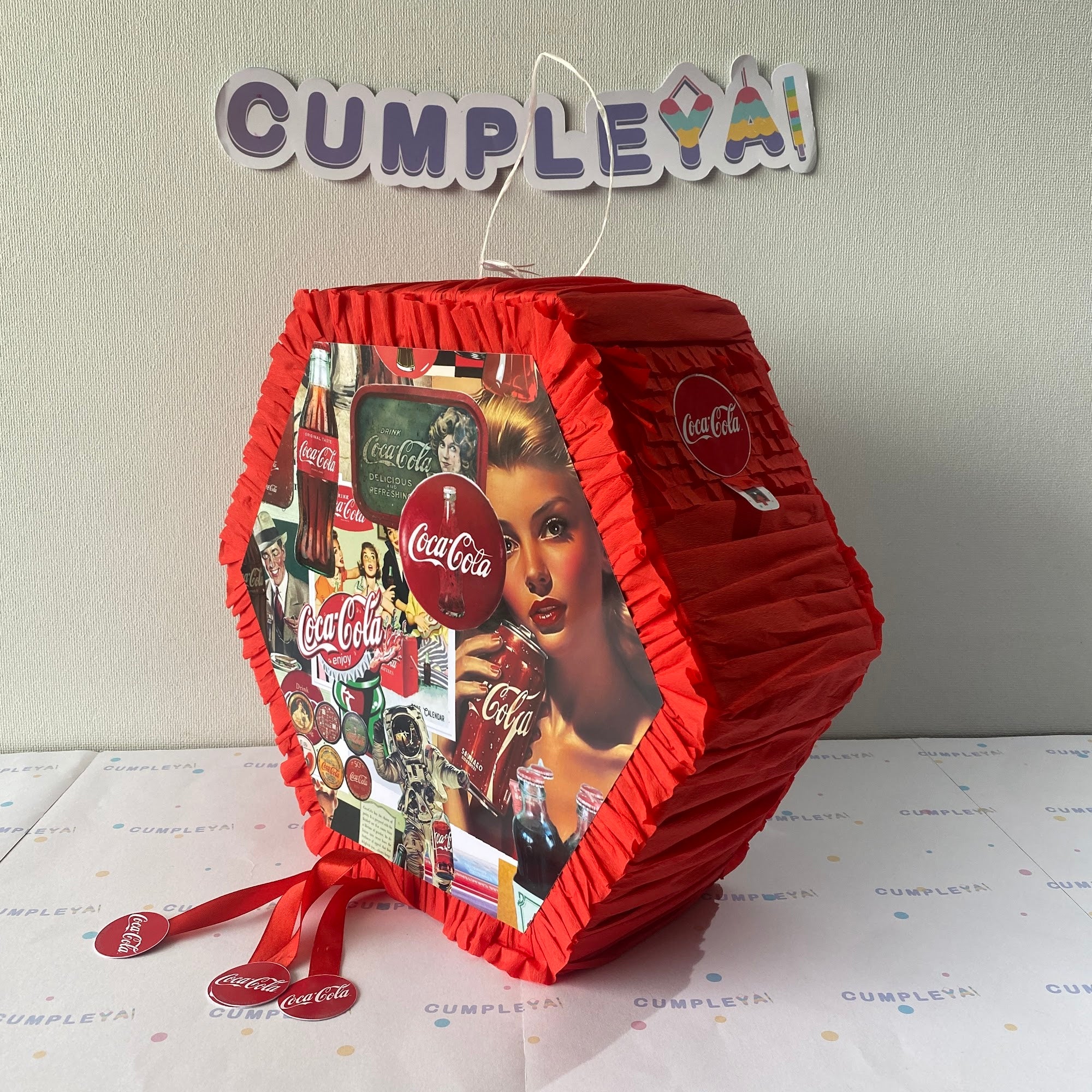 PIÑATA COCA COLA HEXAGONAL EXPRÉS 40CM