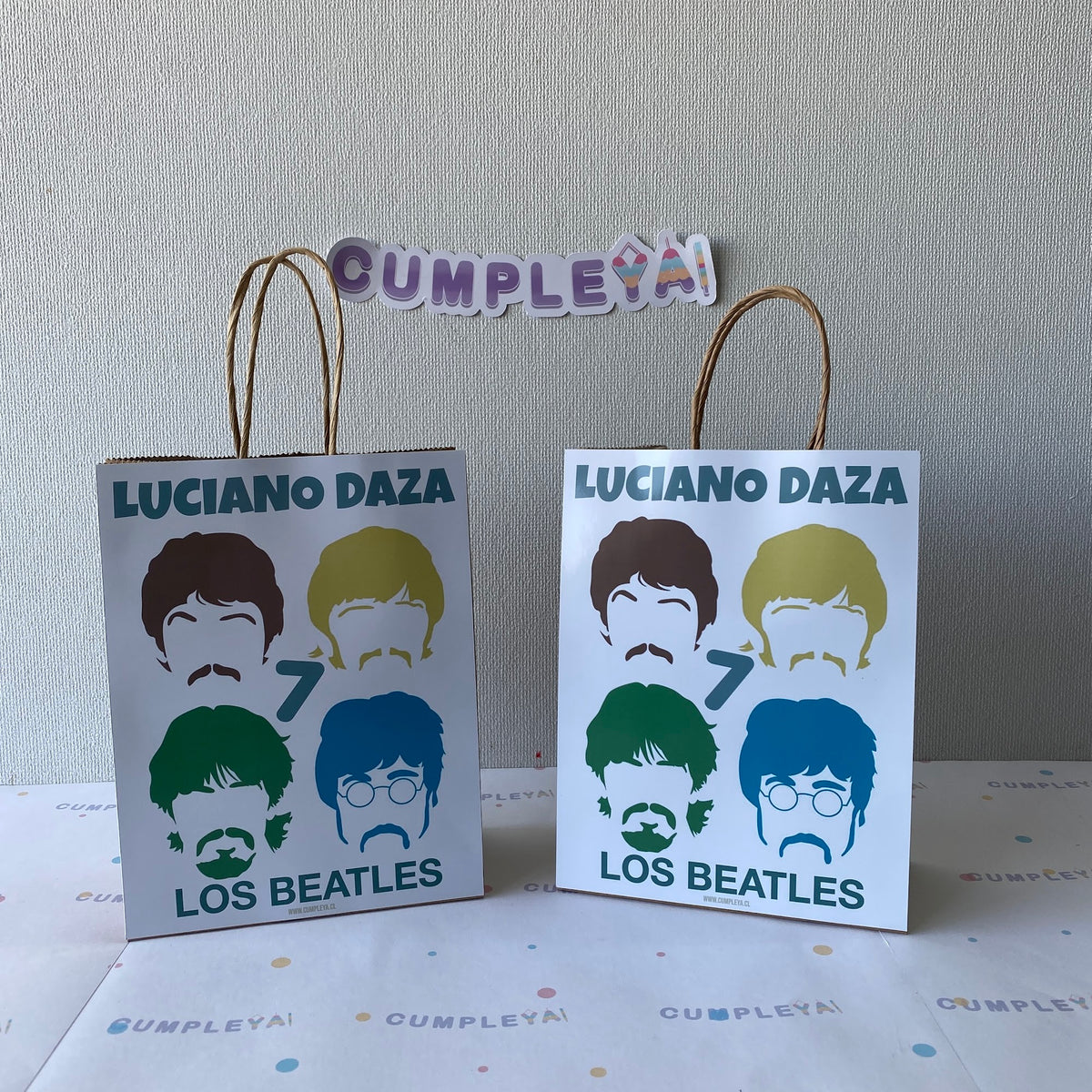 BOLSA SORPRESA 16 × 21 × 8 CM THE BEATLES