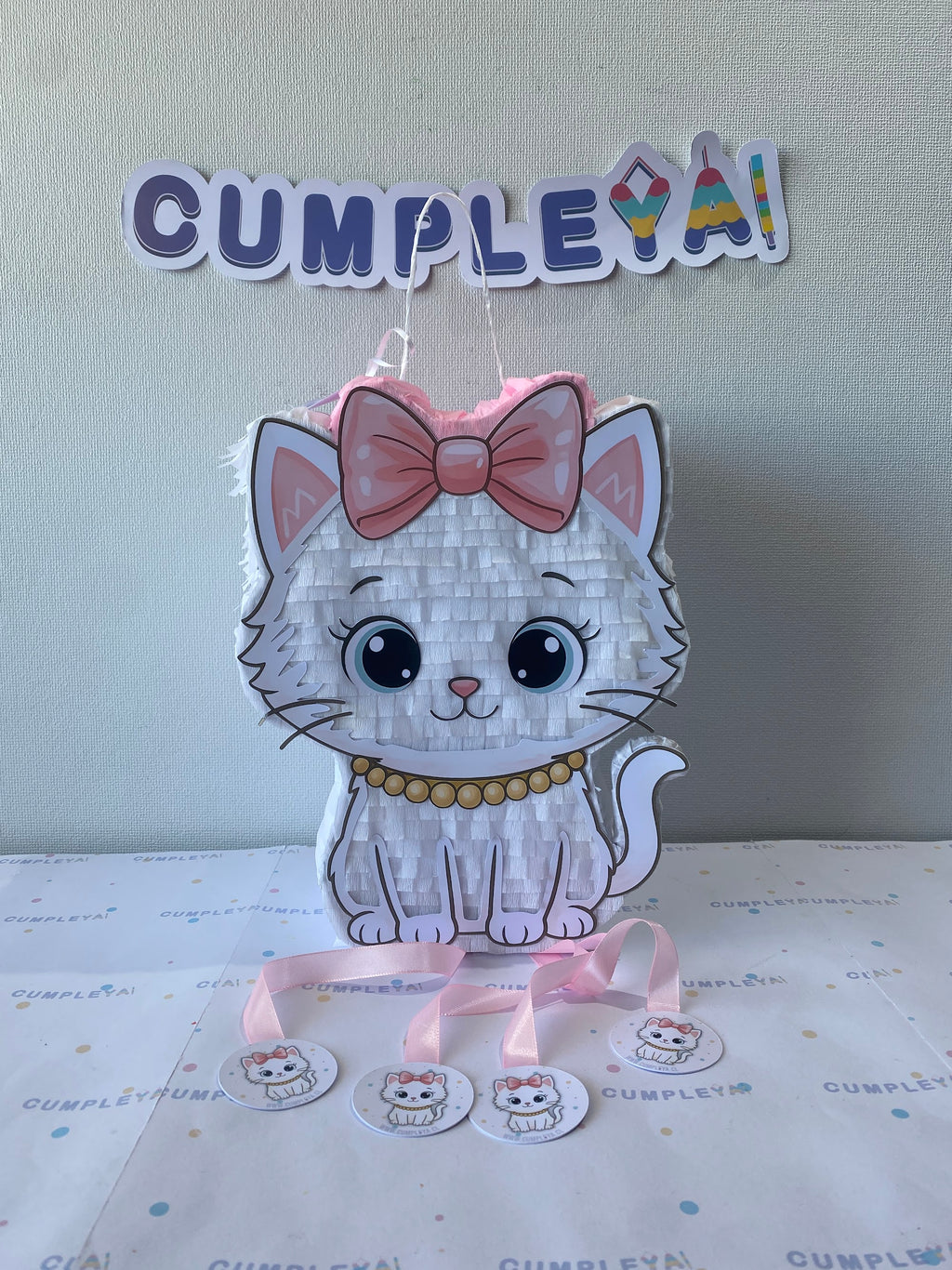 PIÑATA GATITA BLANCA 40CM PREMIUM