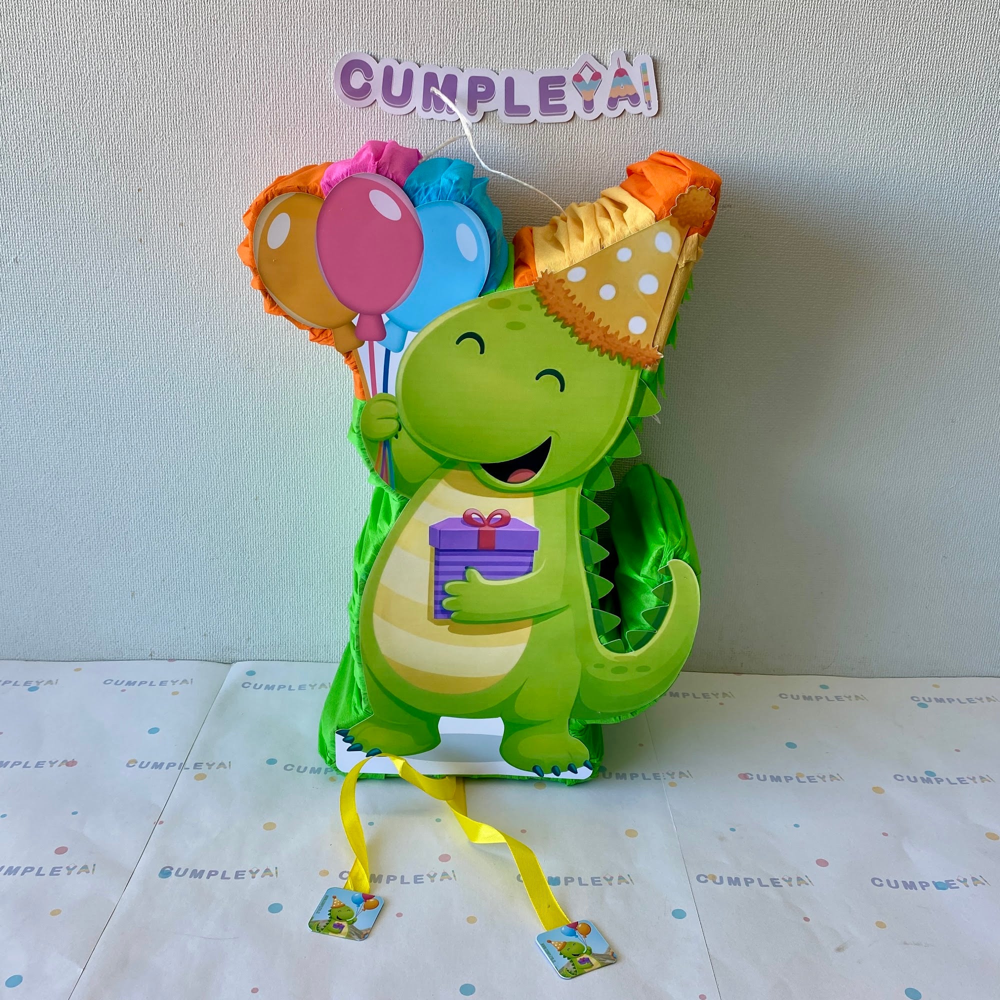 PIÑATA 40 CM DINOSAURIO CON GORRITO