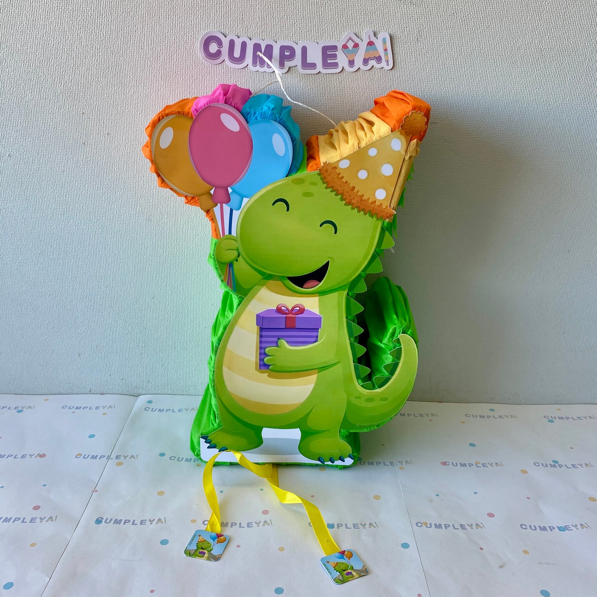 PIÑATA 40 CM DINOSAURIO CON GORRITO